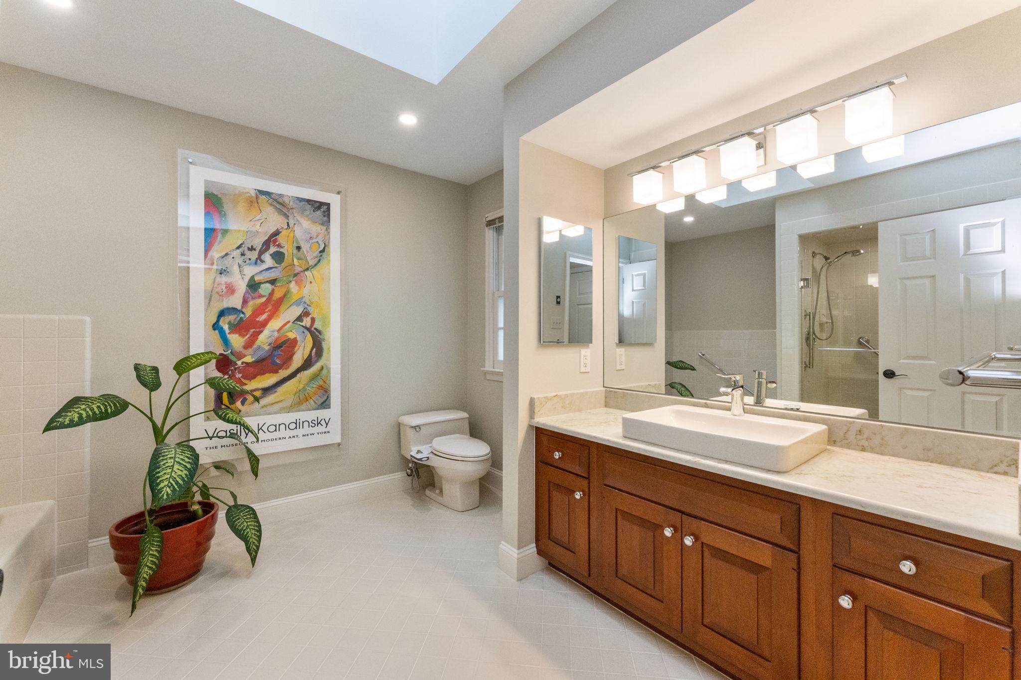 GLADWYNE - Residential