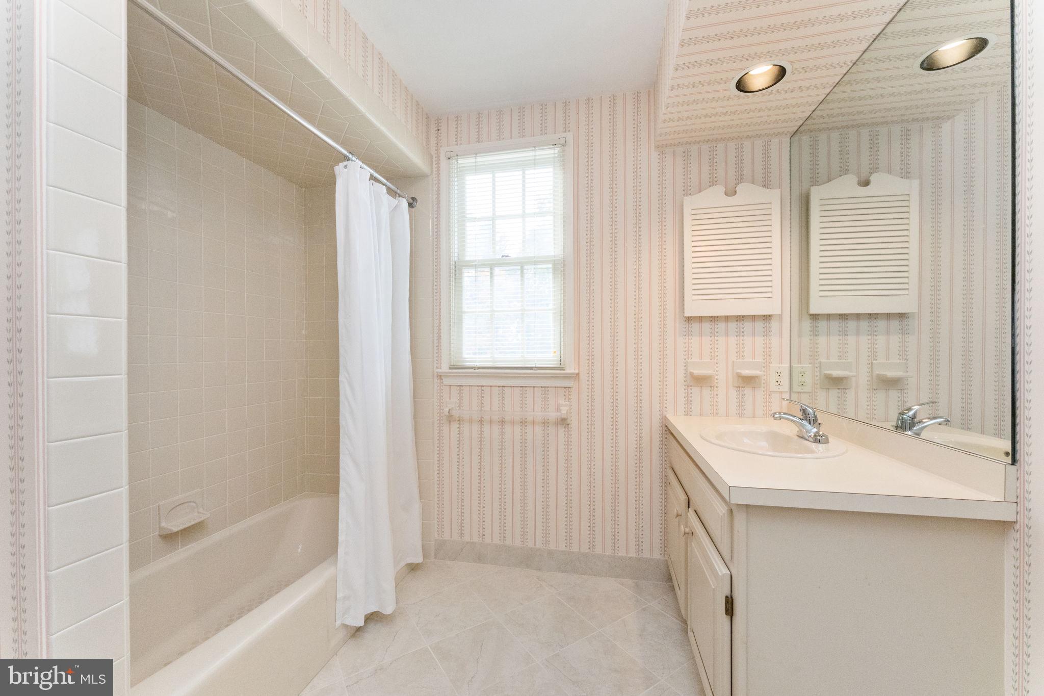 GLADWYNE - Residential