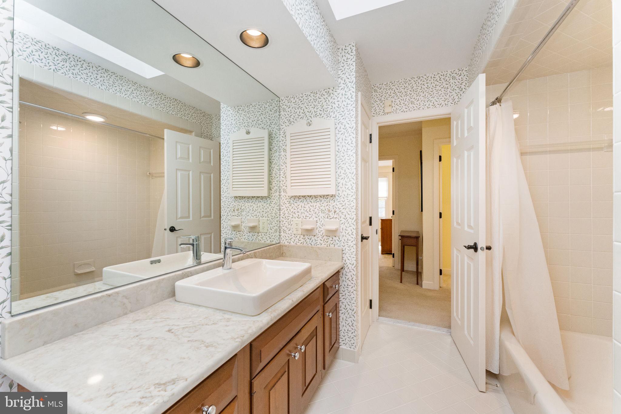 GLADWYNE - Residential