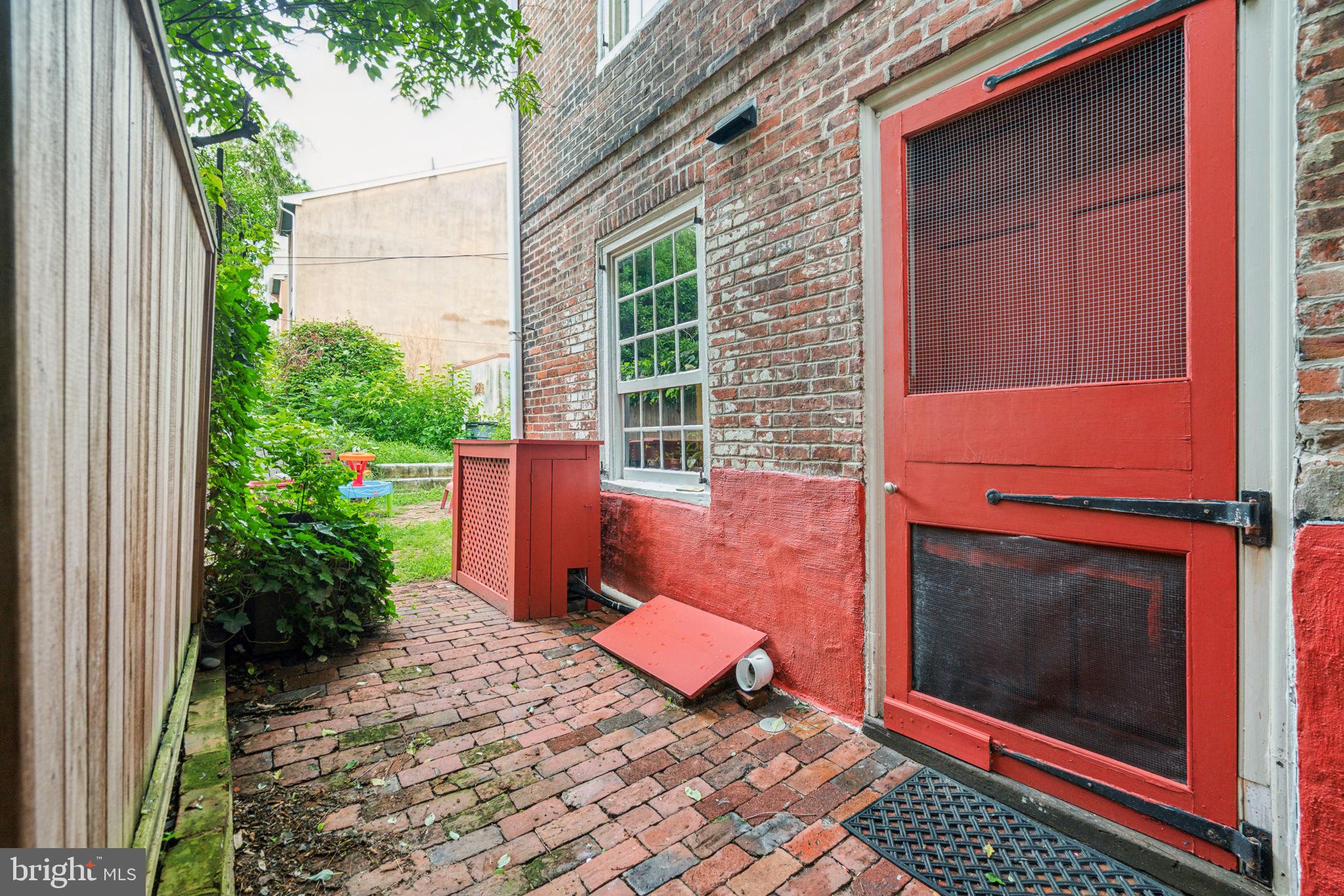 QUEEN VILLAGE - Residential