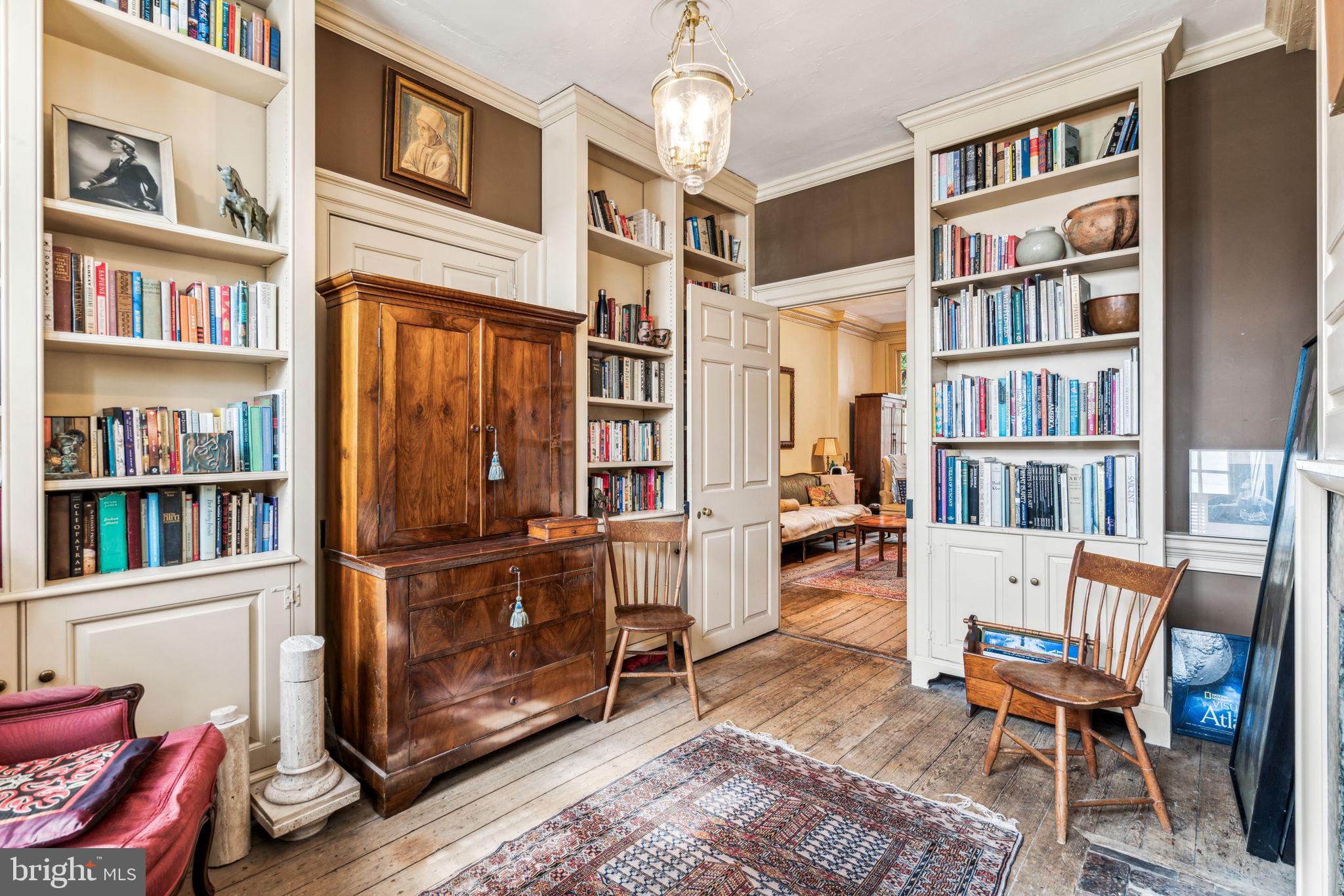 QUEEN VILLAGE - Residential