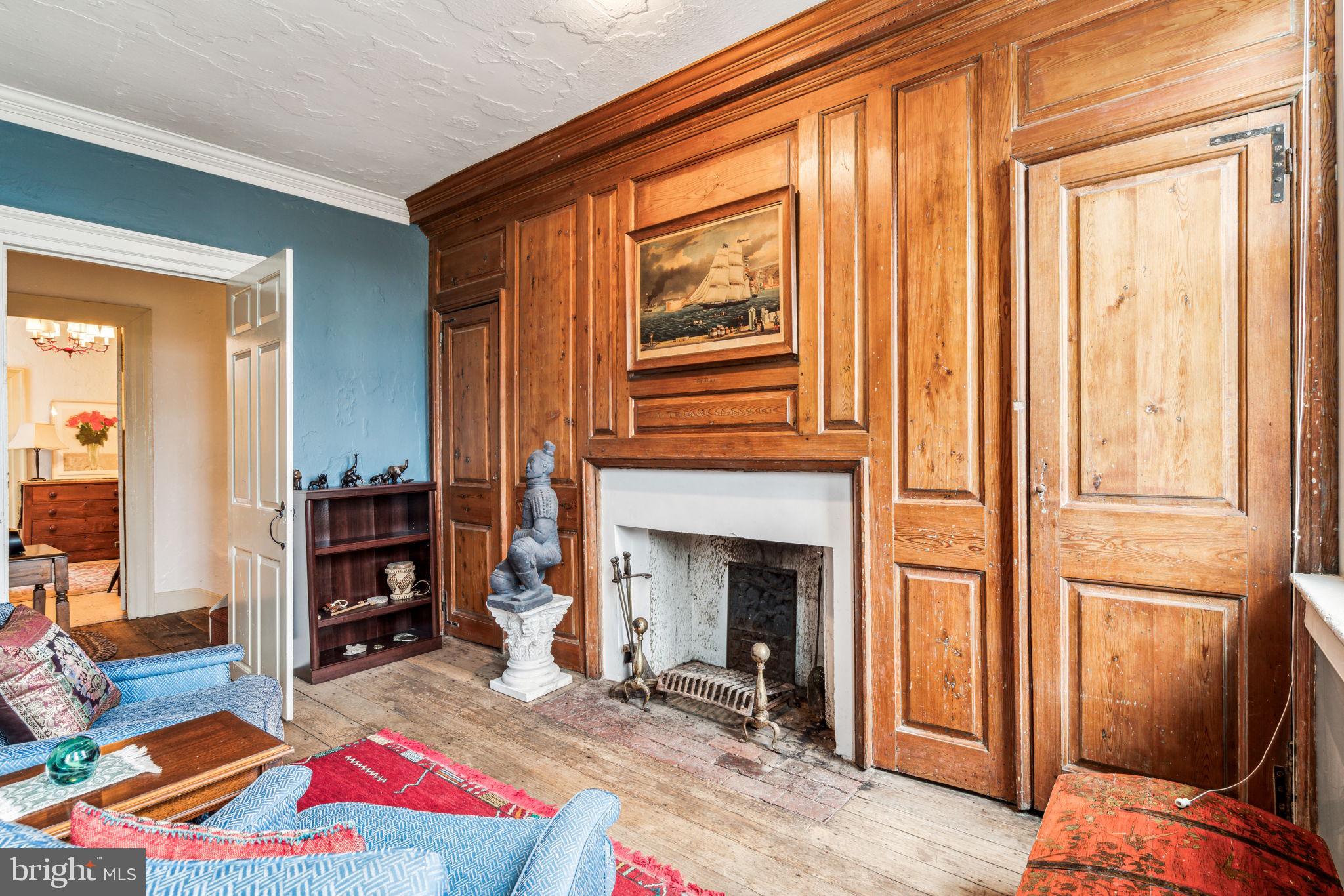 QUEEN VILLAGE - Residential