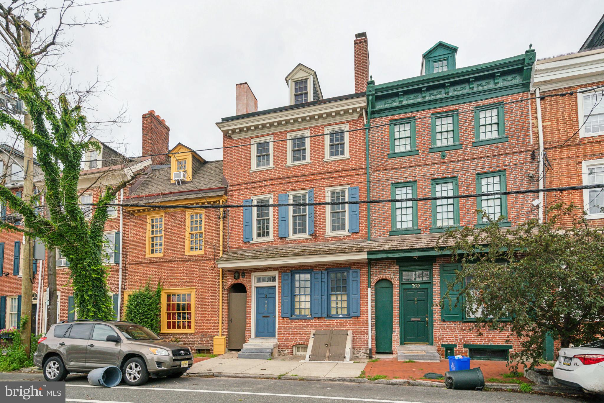 QUEEN VILLAGE - Residential