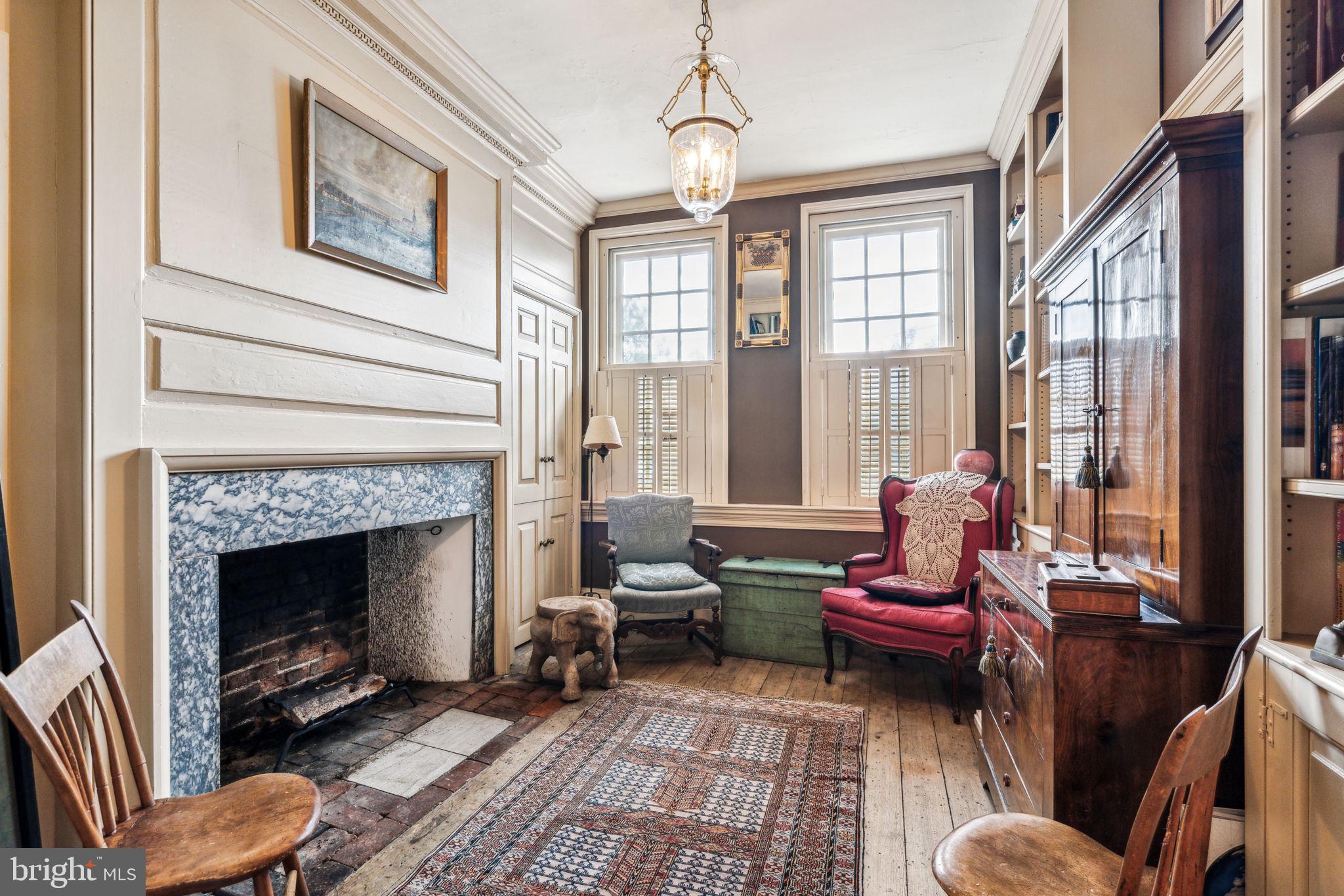 QUEEN VILLAGE - Residential