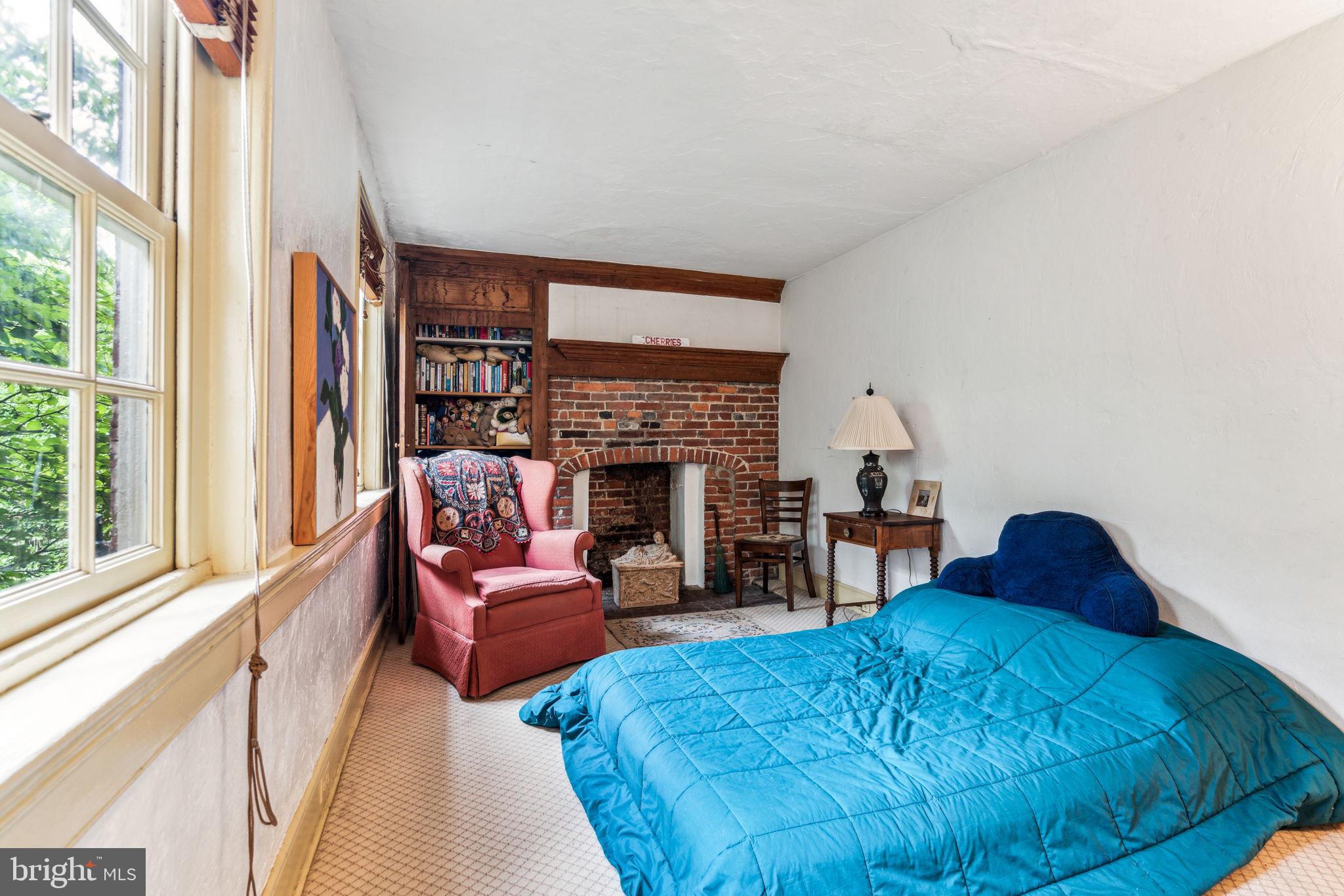 QUEEN VILLAGE - Residential