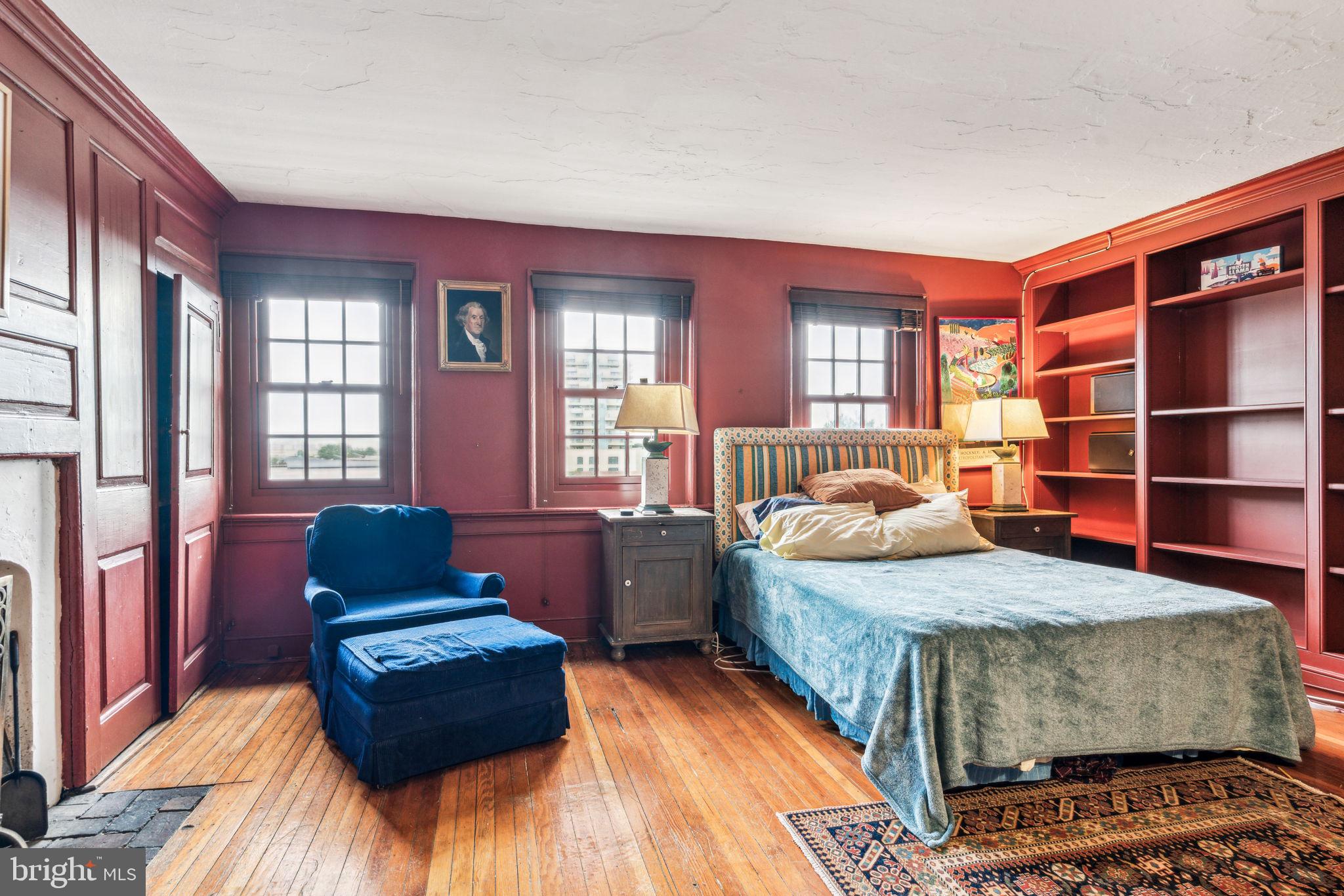 QUEEN VILLAGE - Residential