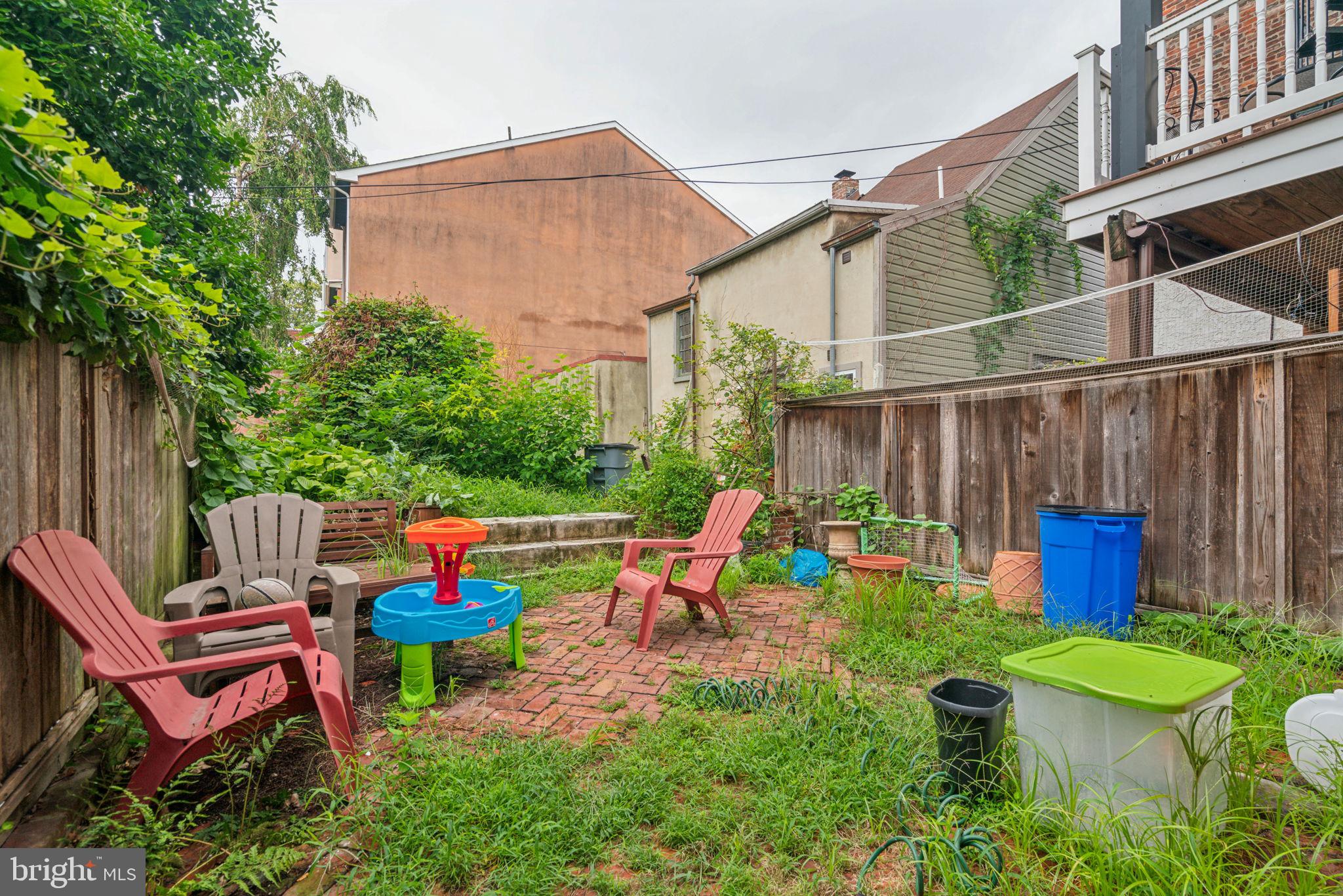 QUEEN VILLAGE - Residential