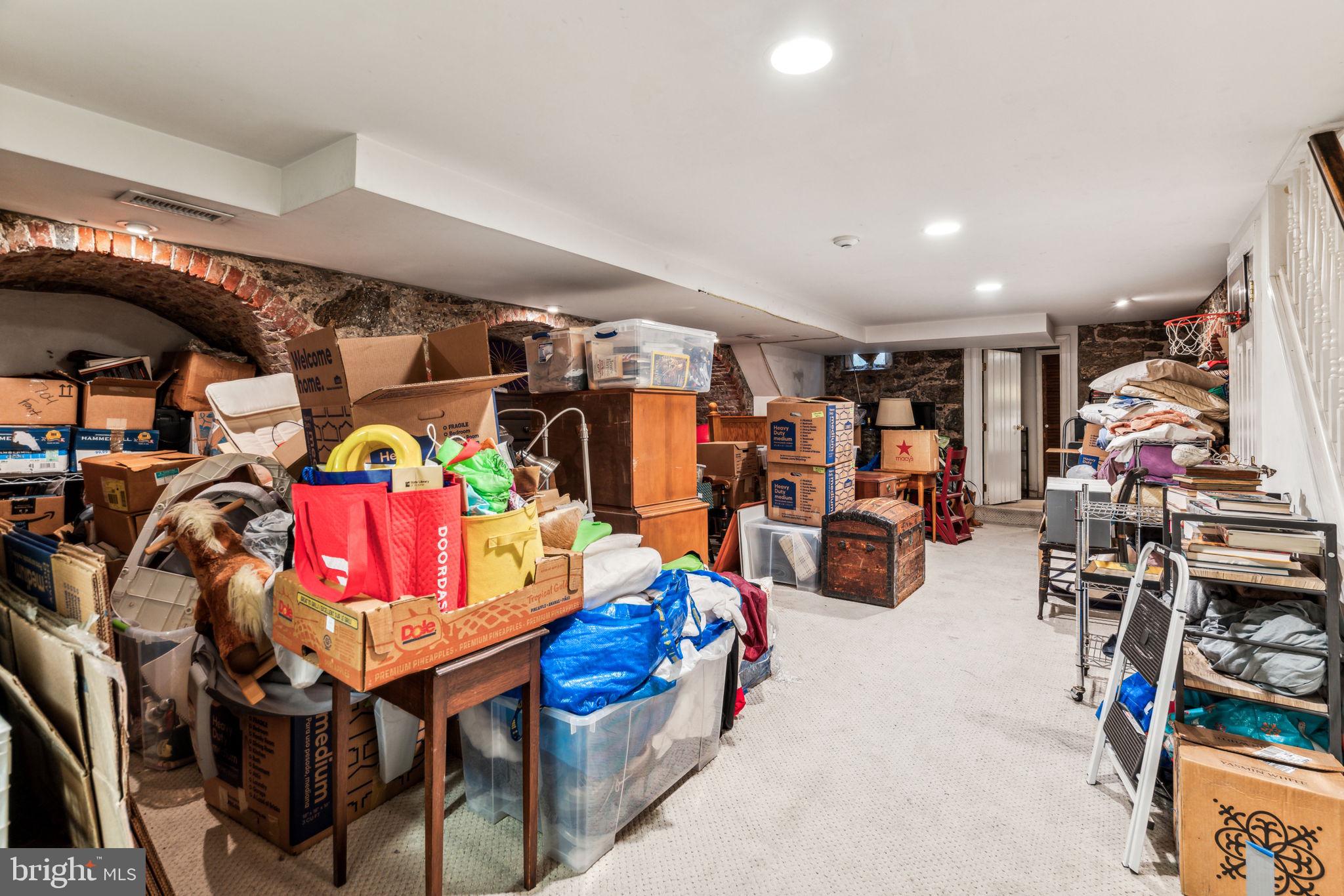 QUEEN VILLAGE - Residential