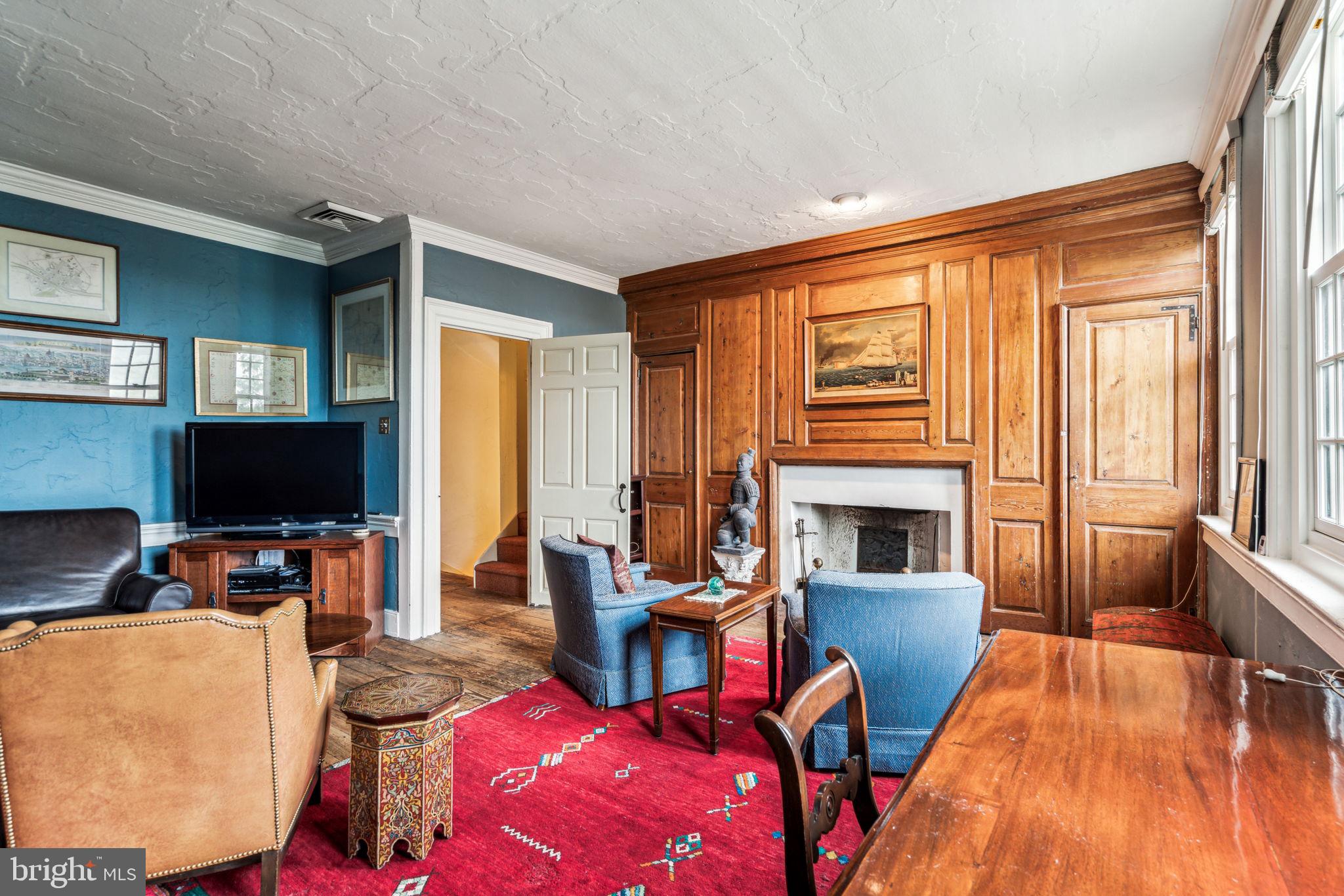 QUEEN VILLAGE - Residential