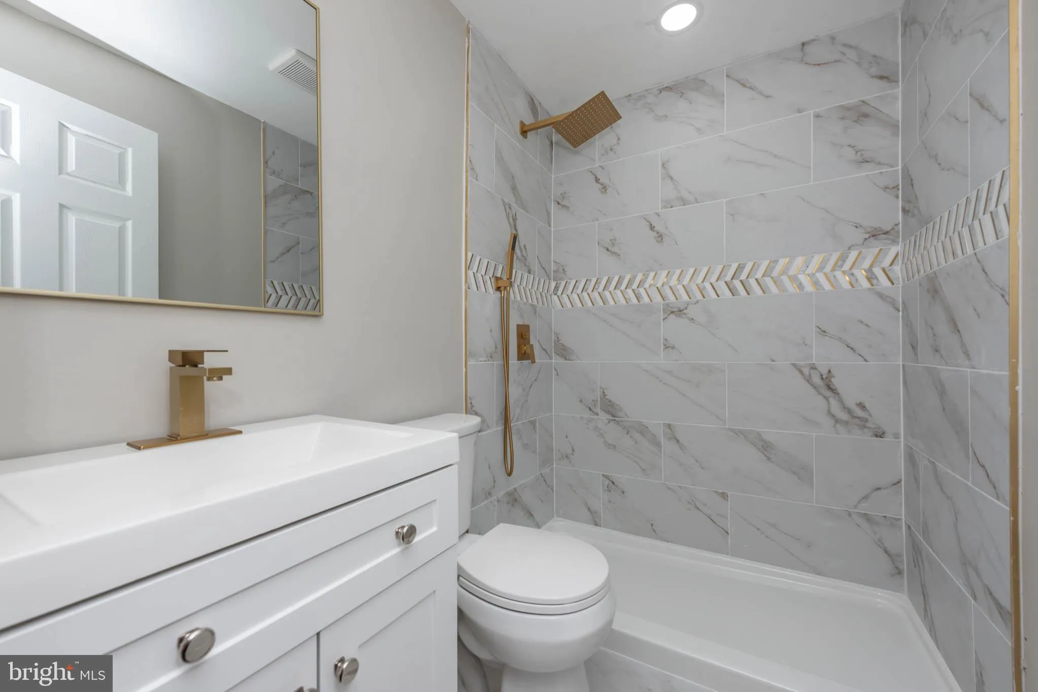 Baltimore, Maryland 21218, United States, 5 Bedrooms Bedrooms, ,4 BathroomsBathrooms,Residential,Active,97385