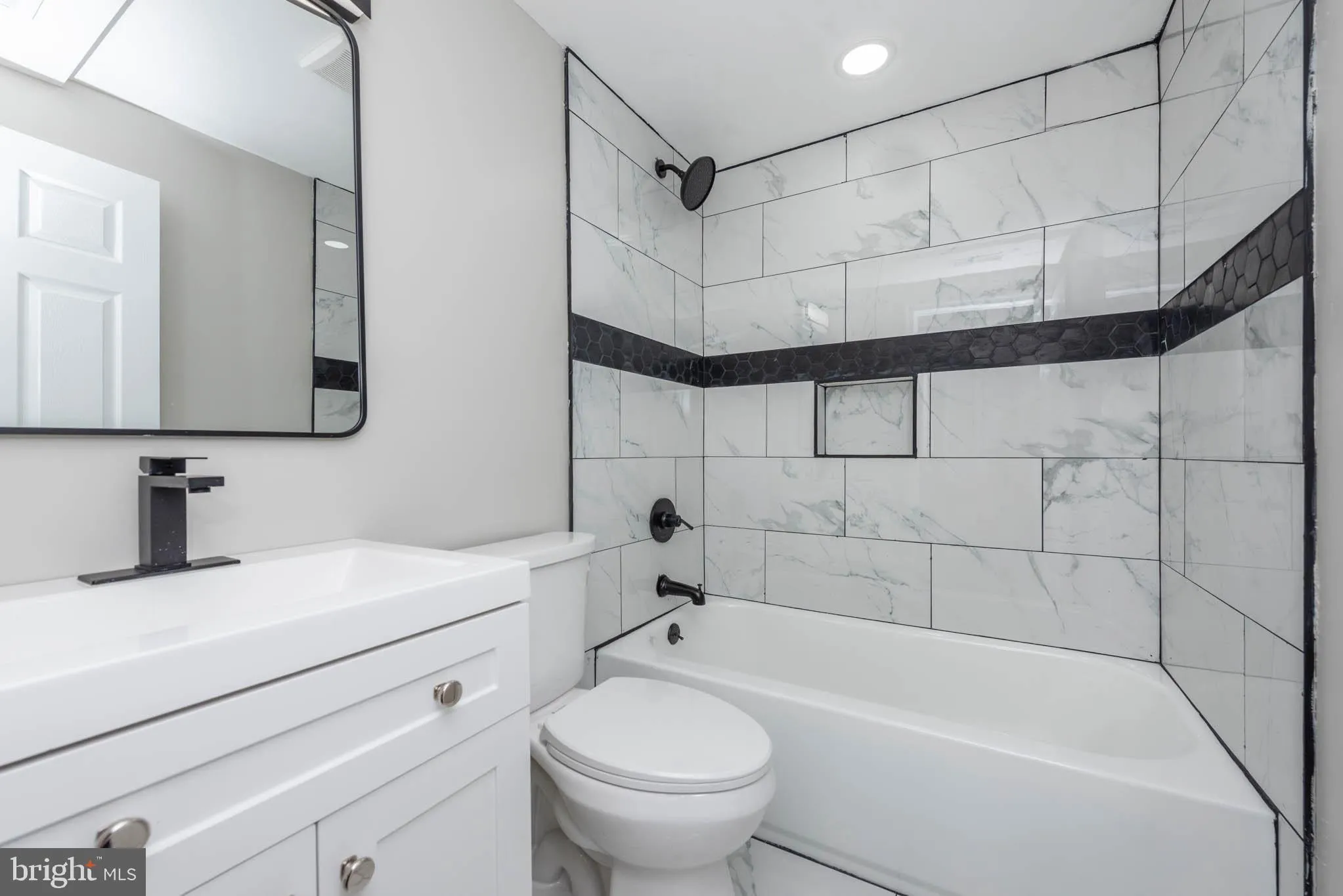 Baltimore, Maryland 21218, United States, 5 Bedrooms Bedrooms, ,4 BathroomsBathrooms,Residential,Active,97385