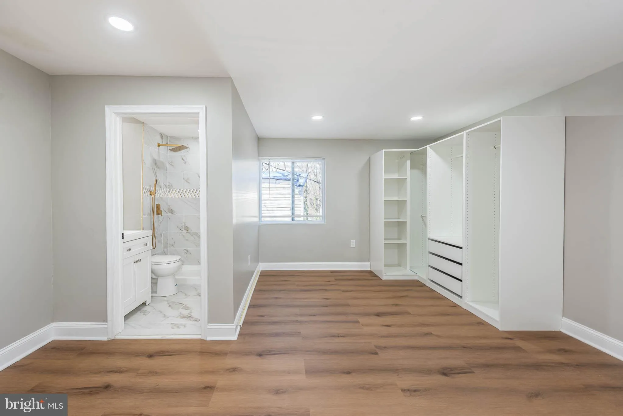 Baltimore, Maryland 21218, United States, 5 Bedrooms Bedrooms, ,4 BathroomsBathrooms,Residential,Active,97385
