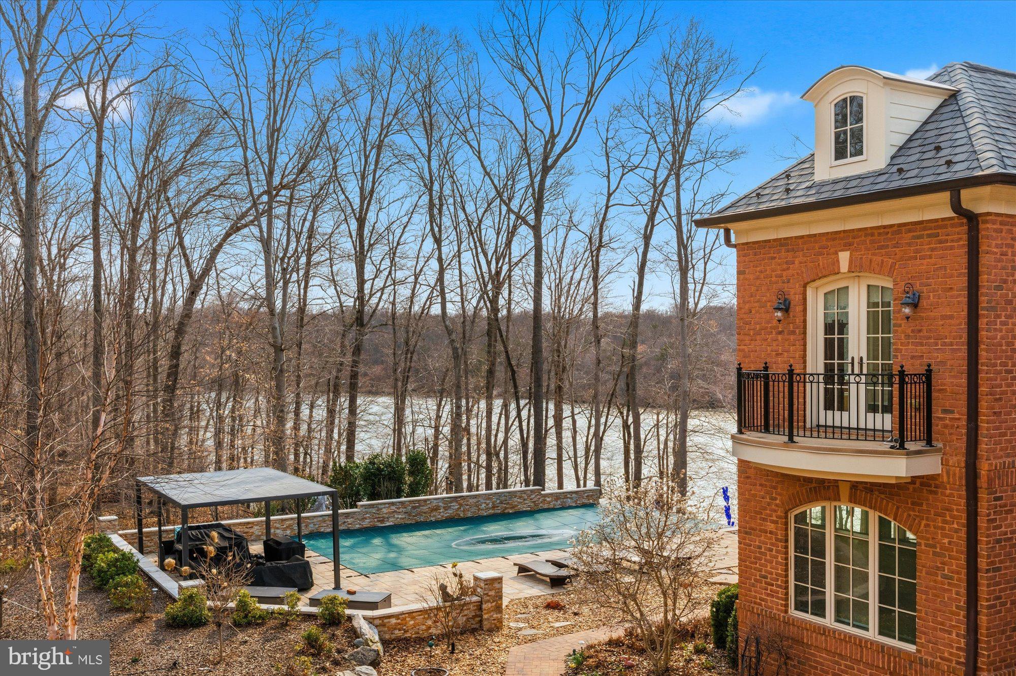 10036 LAKE OCCOQUAN DRIVE