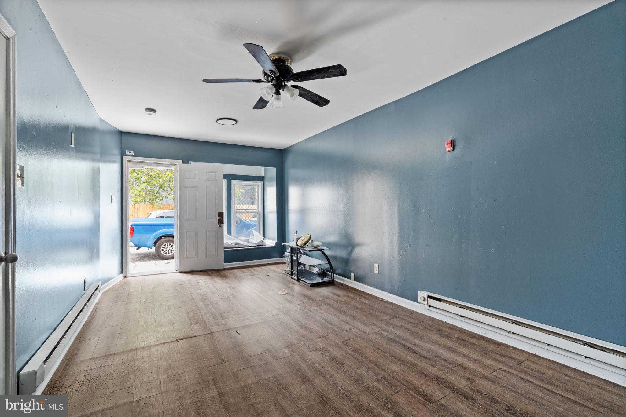 1303 W VENANGO STREET 05