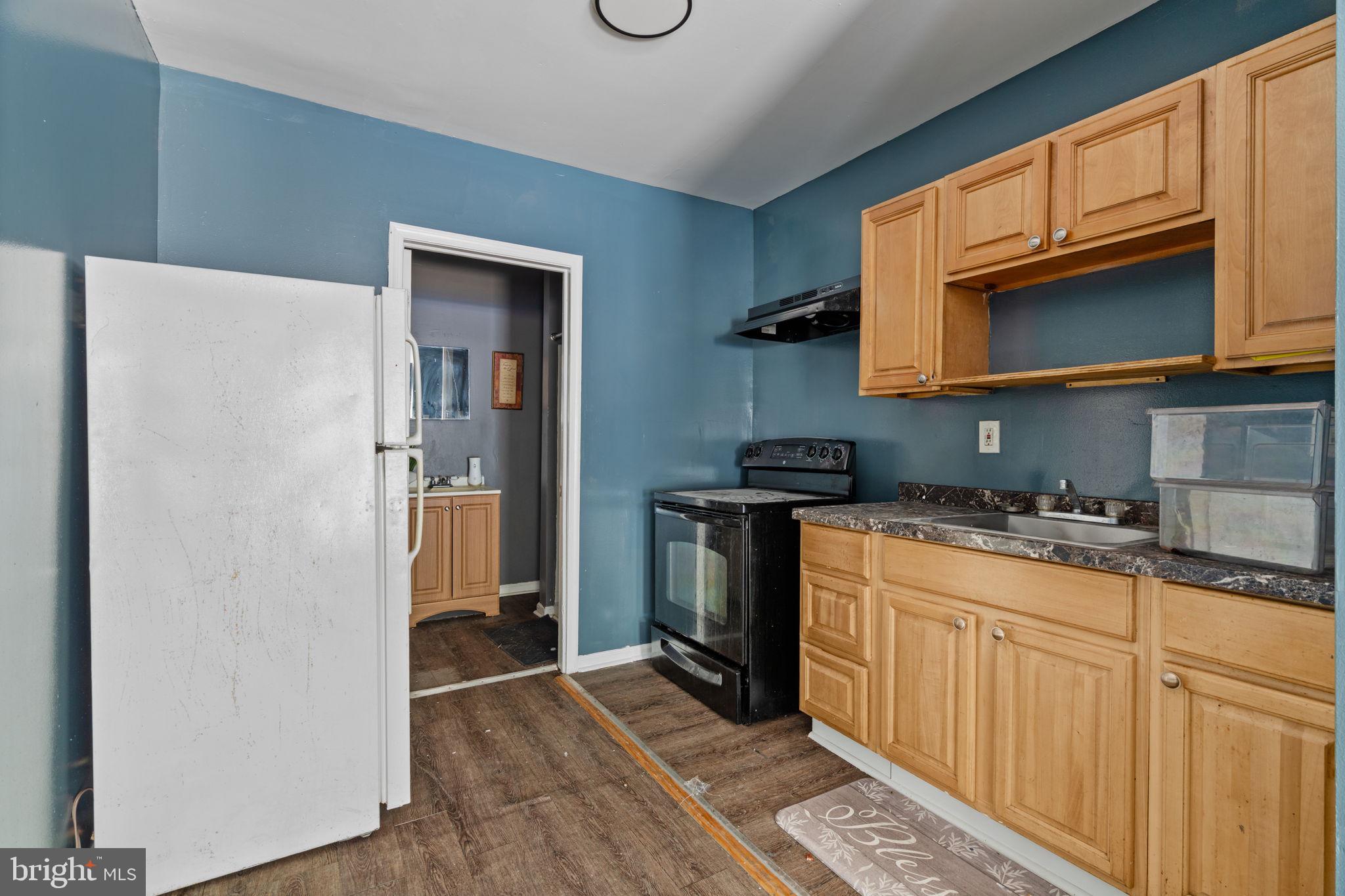 1303 W VENANGO STREET 05