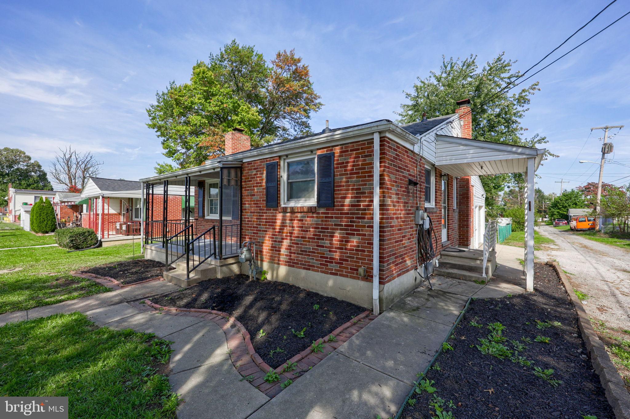 831 E MAPLE STREET