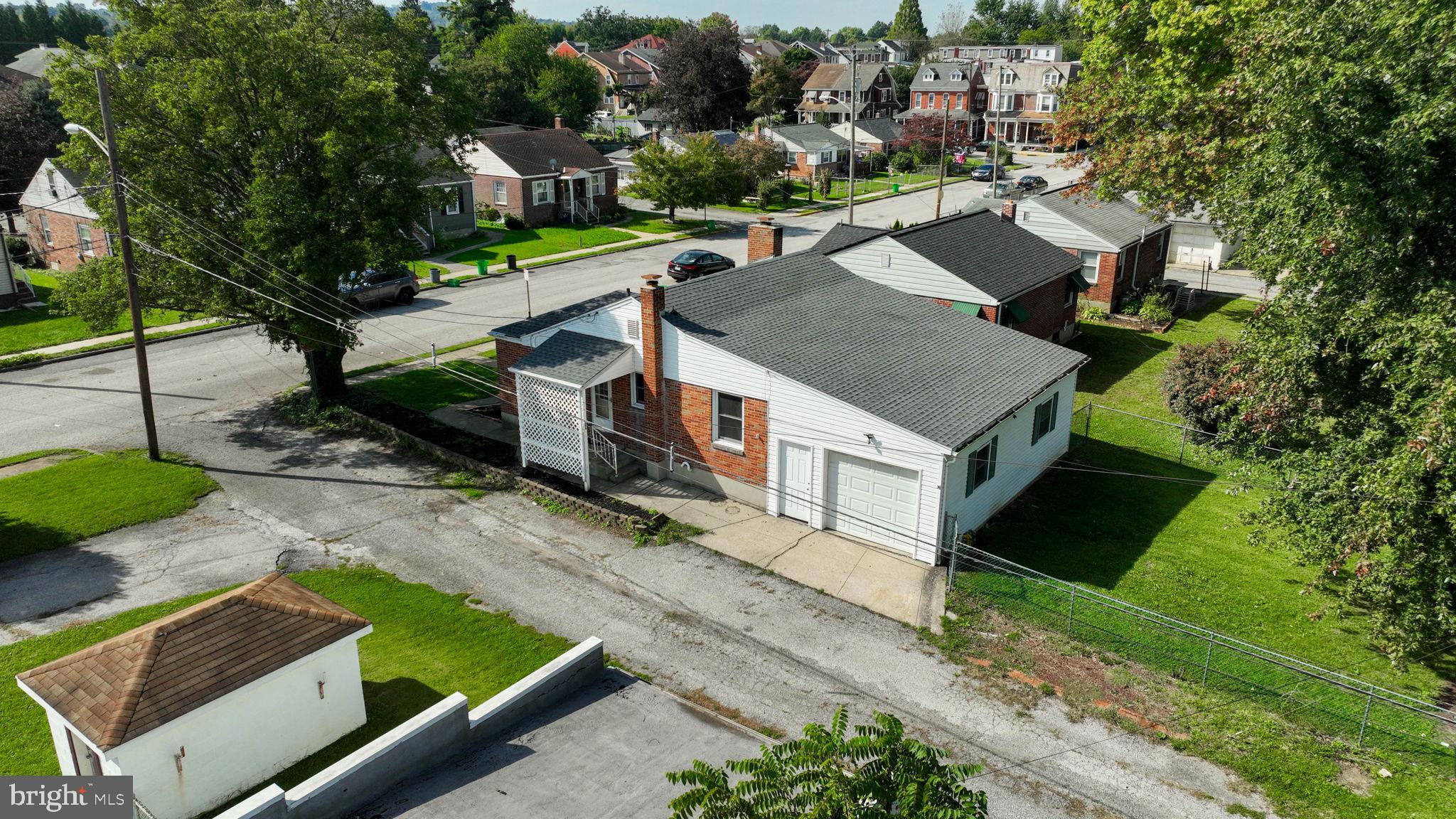 831 E MAPLE STREET