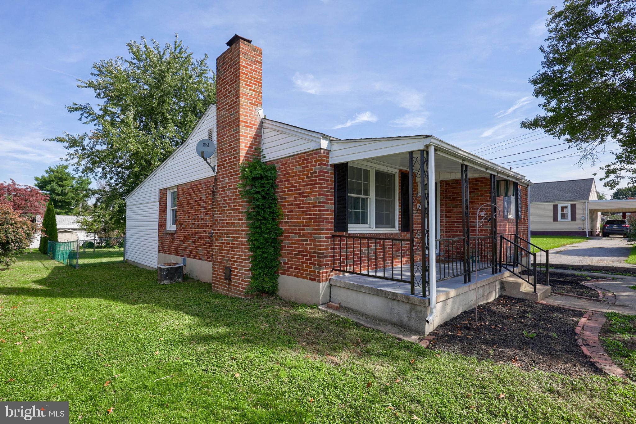 831 E MAPLE STREET