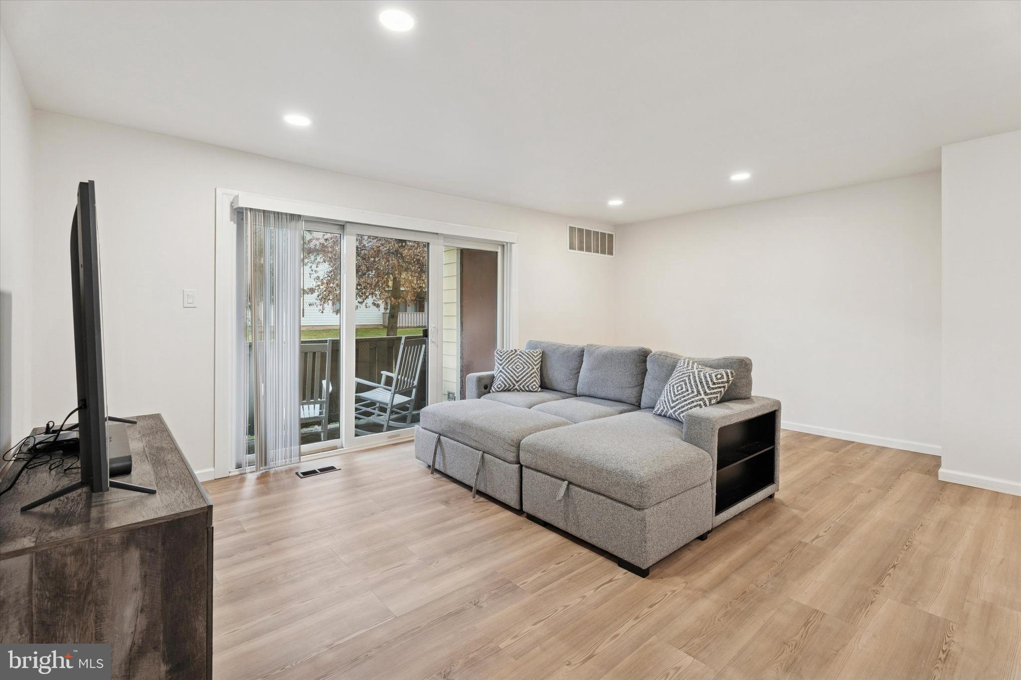 WOOD HOLLOW - Residential