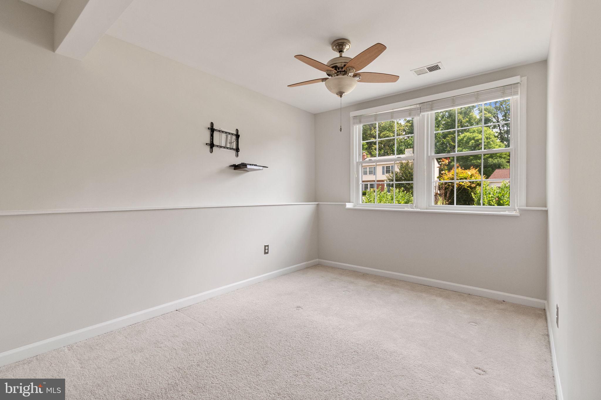 FOX MILL ESTATES - Residential Lease