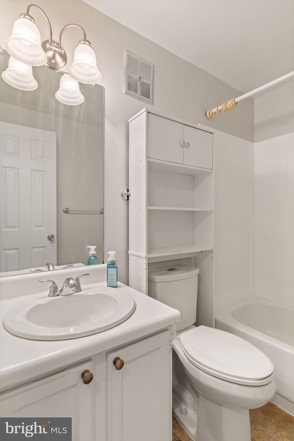 FOX MILL ESTATES - Residential Lease