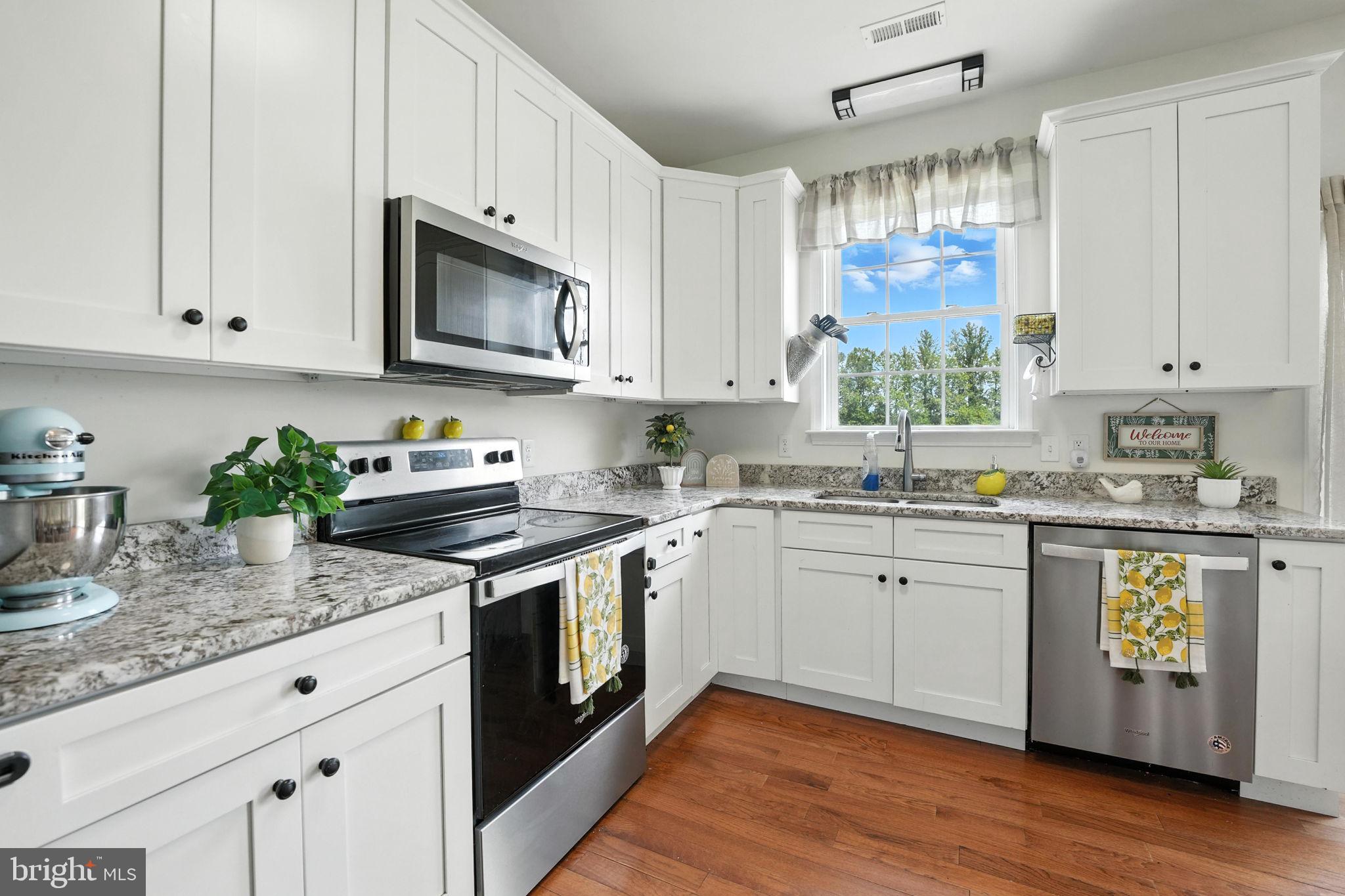 BELLA WOODS - Residential