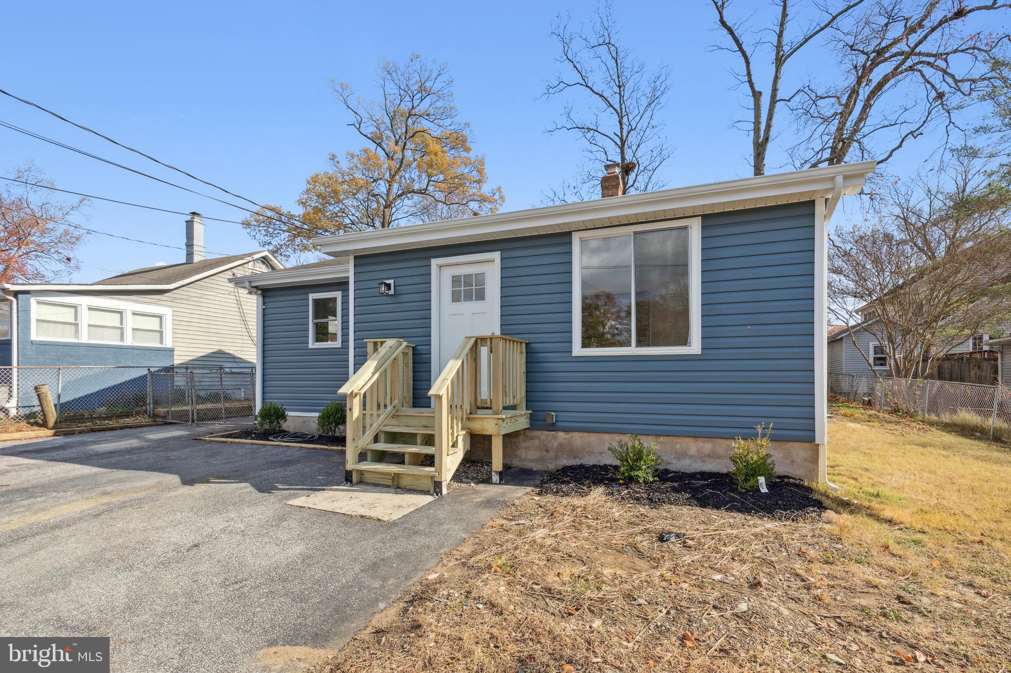 WOODLAND BEACH - Residential