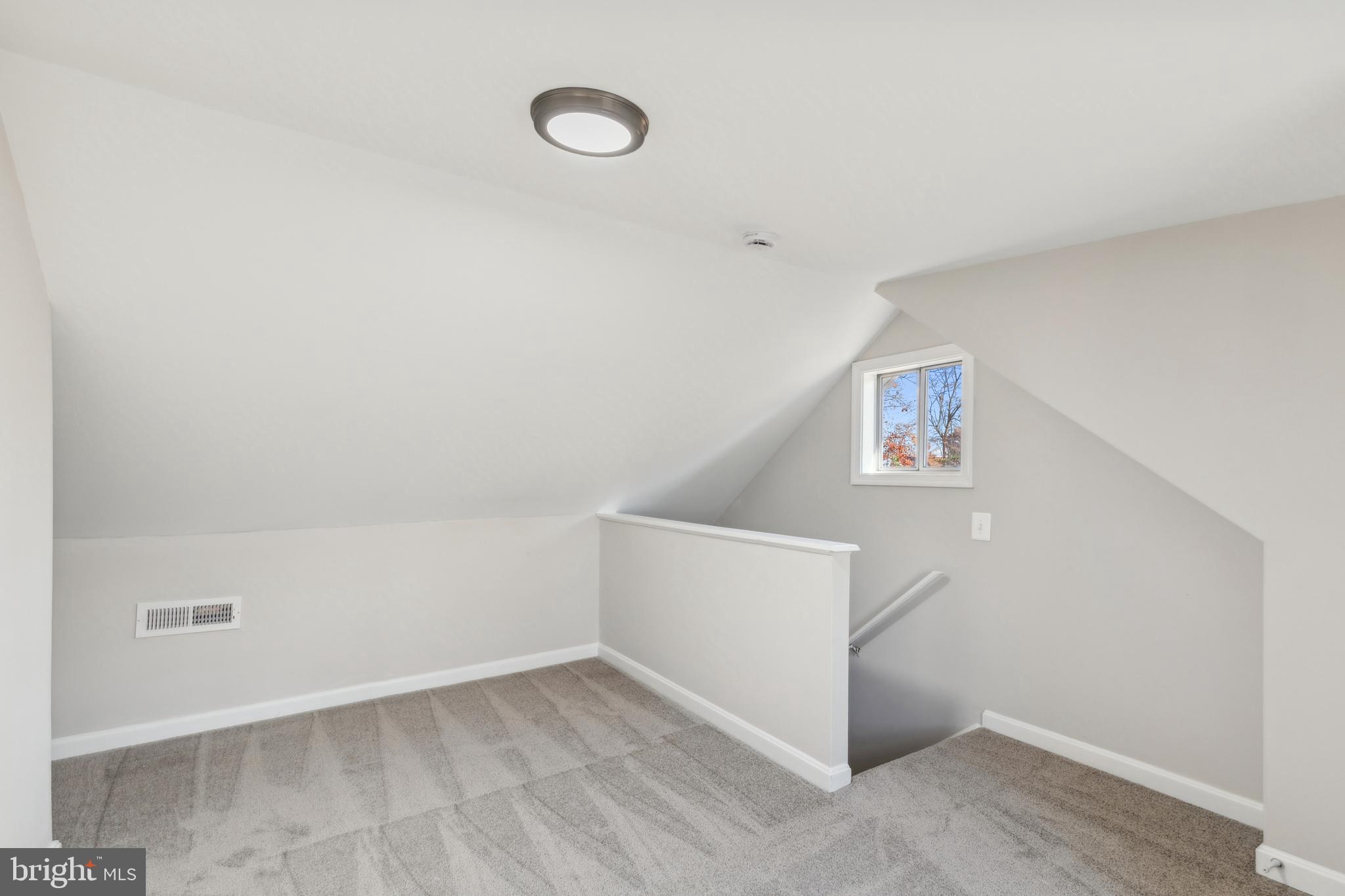 WOODLAND BEACH - Residential