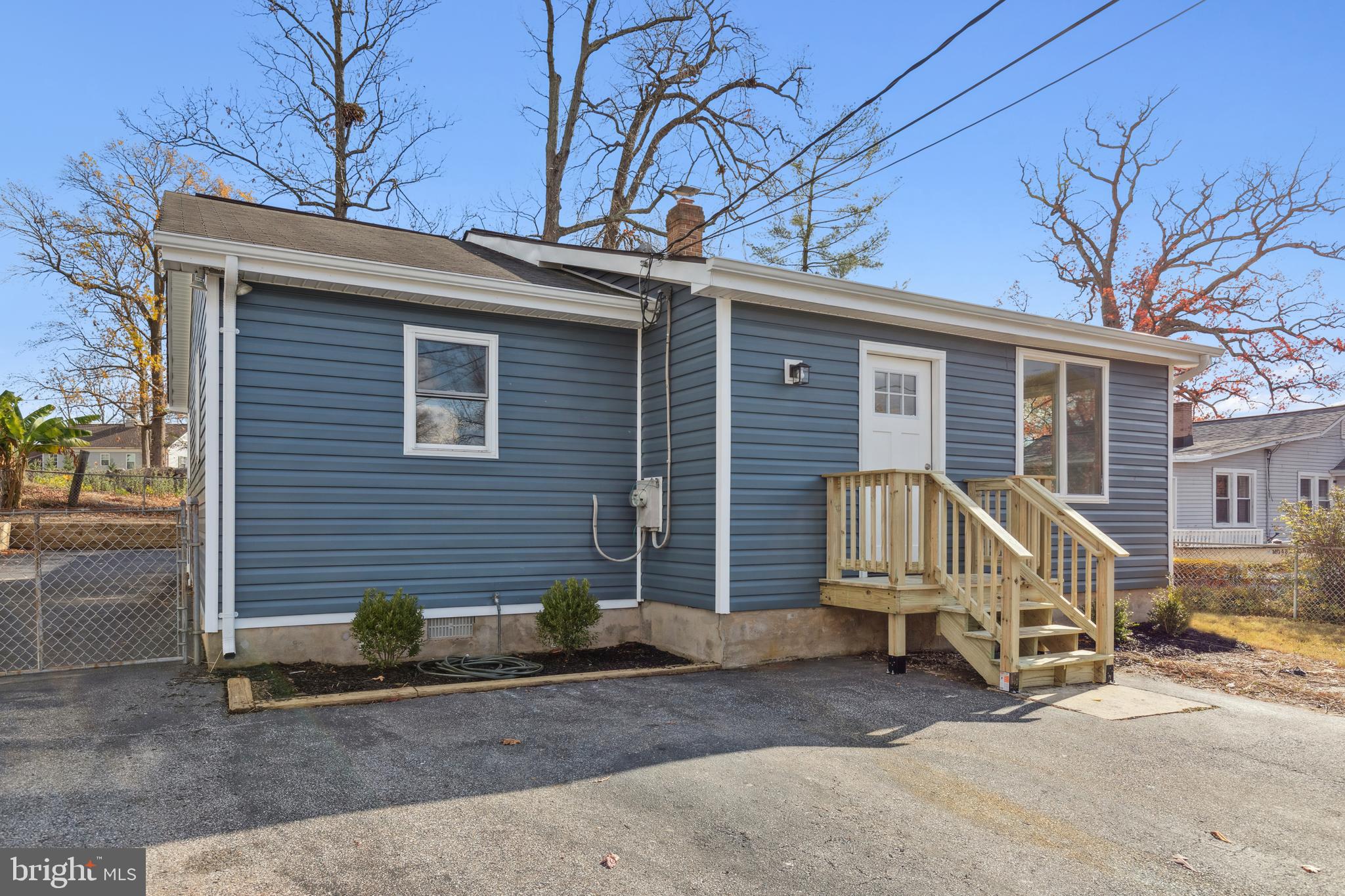 WOODLAND BEACH - Residential