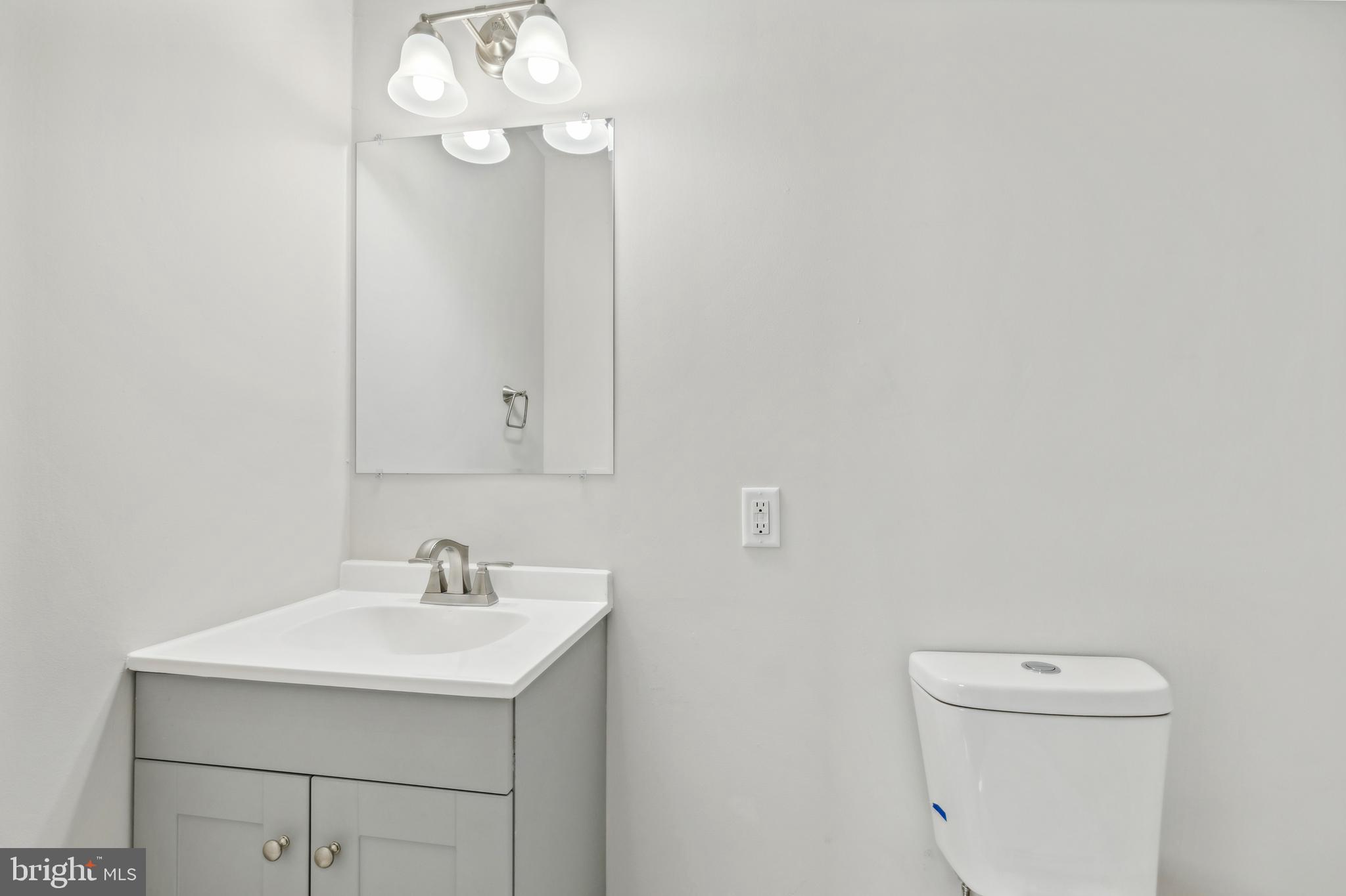 WOODLAND BEACH - Residential