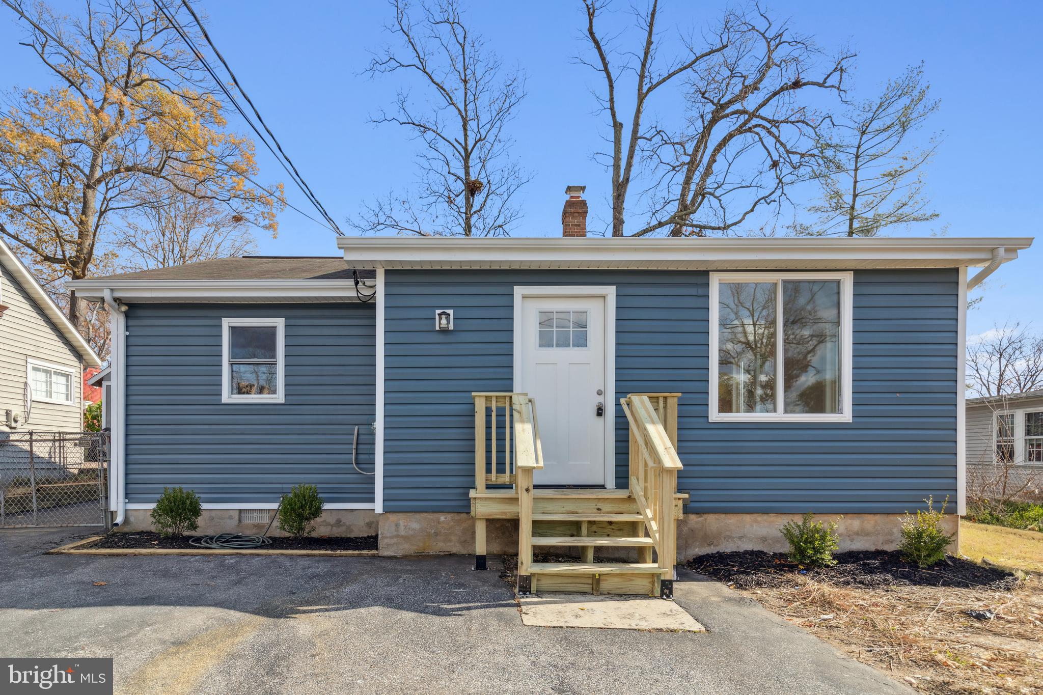 WOODLAND BEACH - Residential