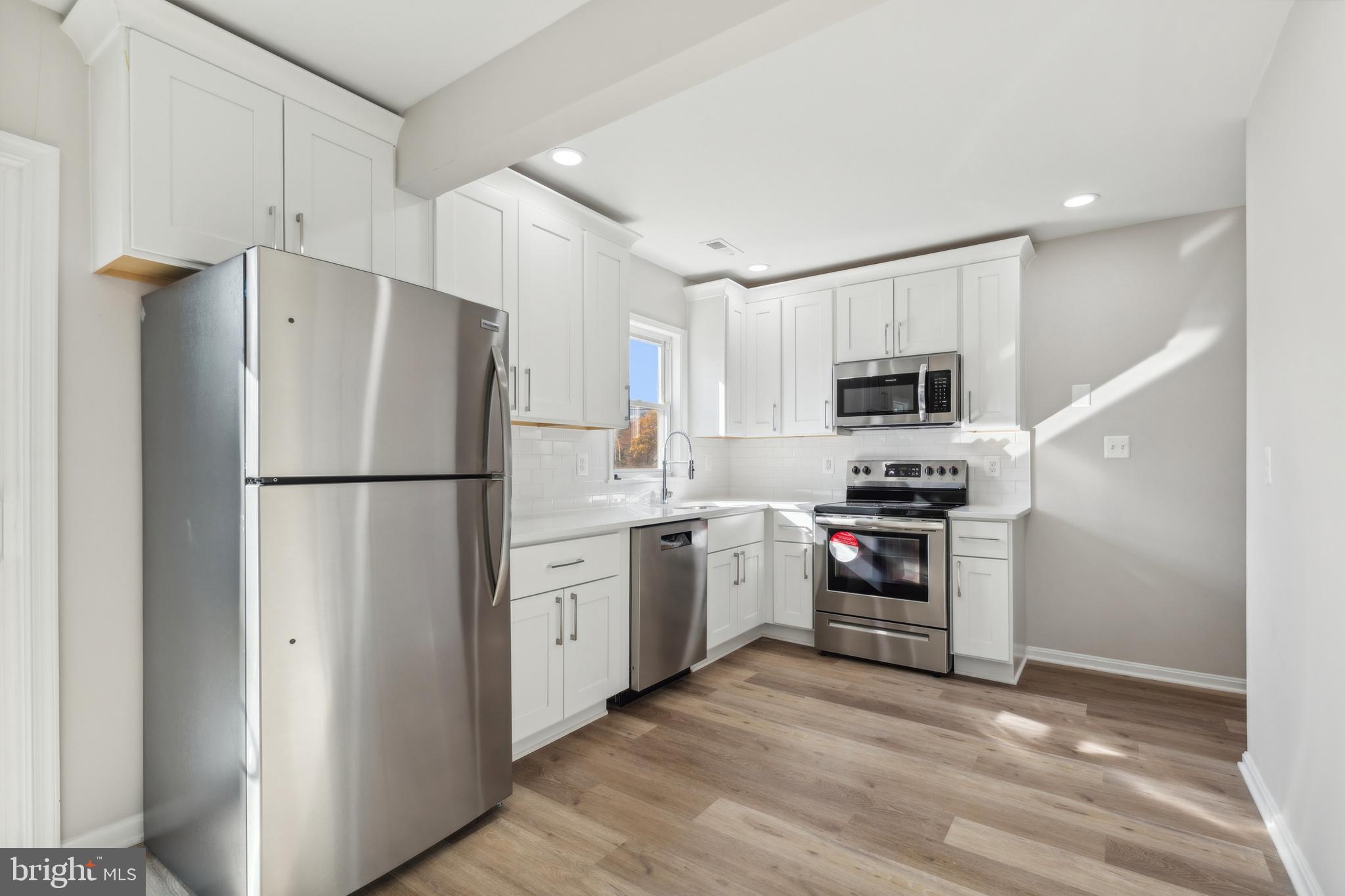 WOODLAND BEACH - Residential