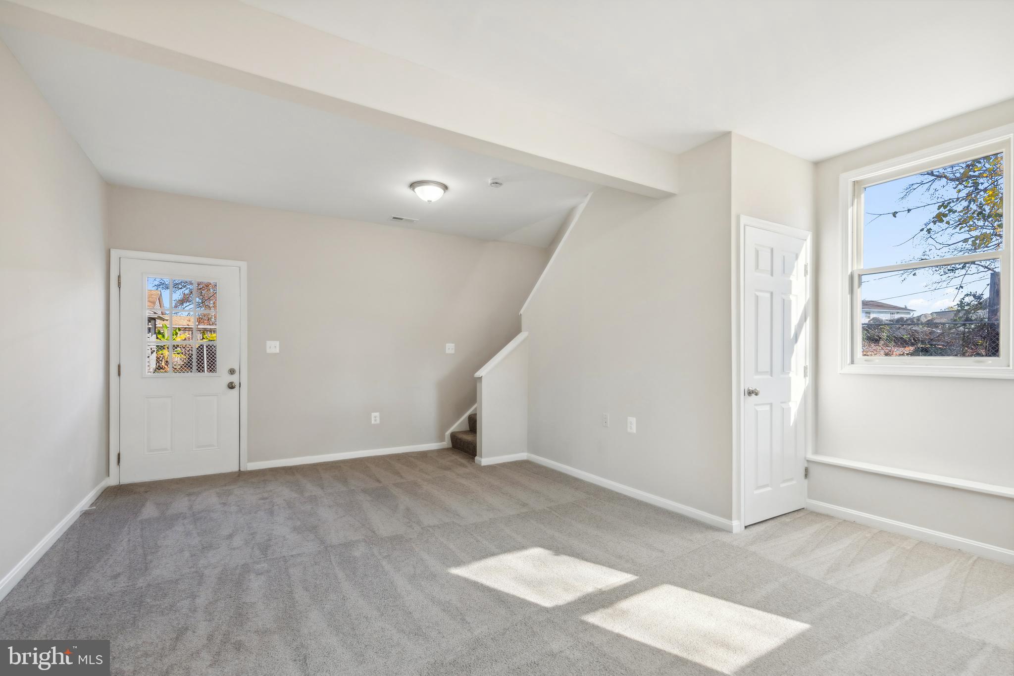 WOODLAND BEACH - Residential