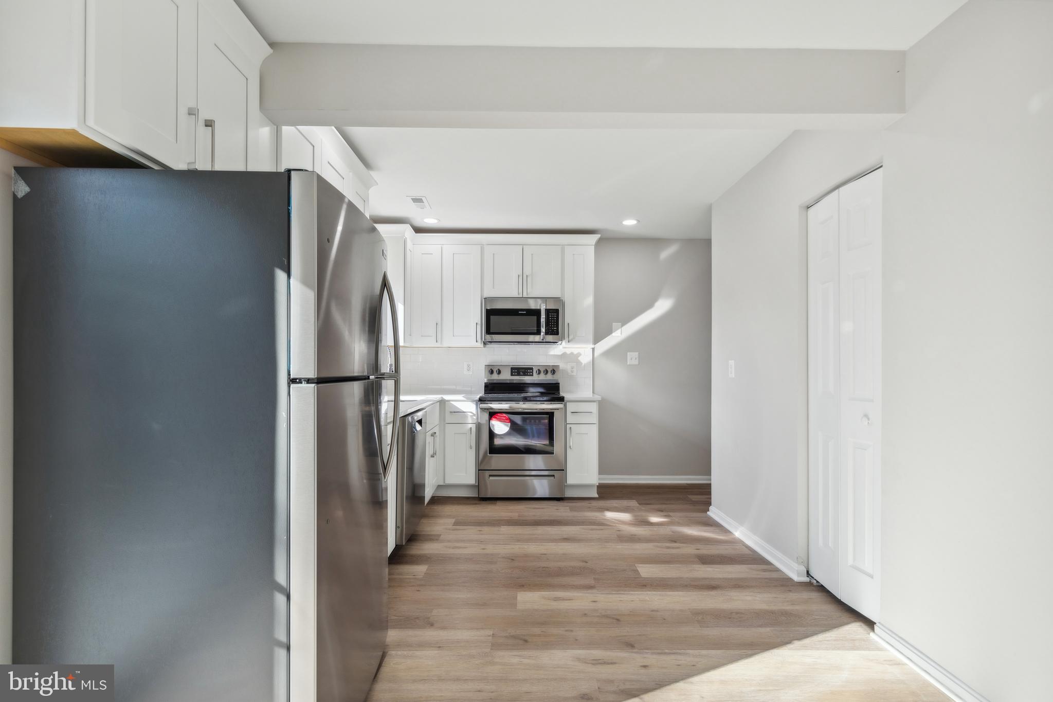 WOODLAND BEACH - Residential