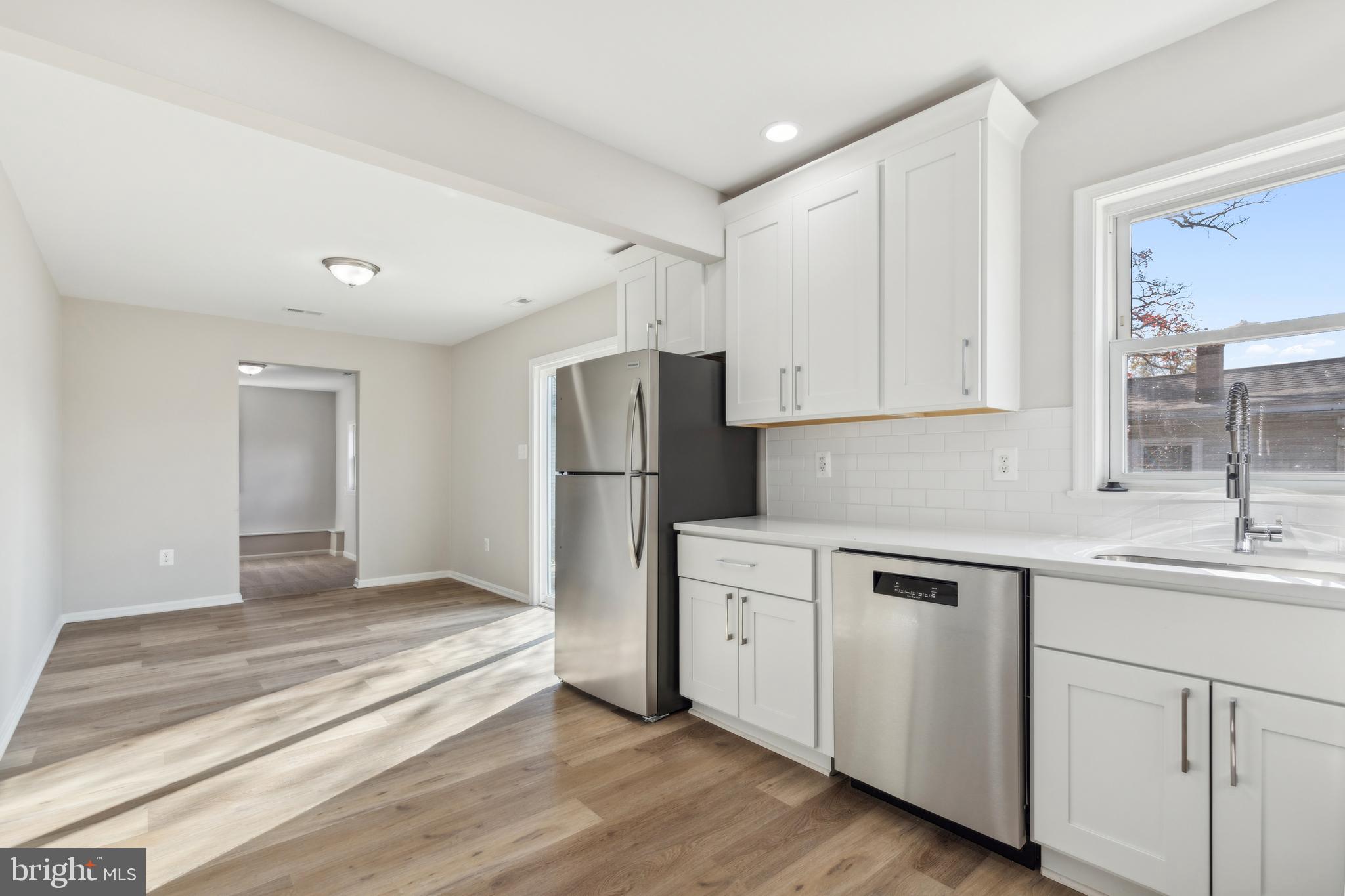 WOODLAND BEACH - Residential