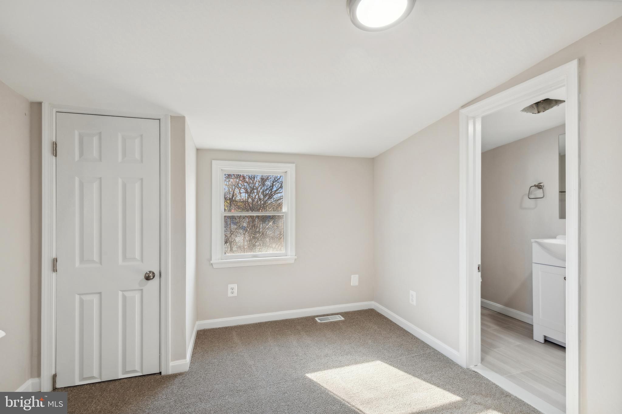 WOODLAND BEACH - Residential