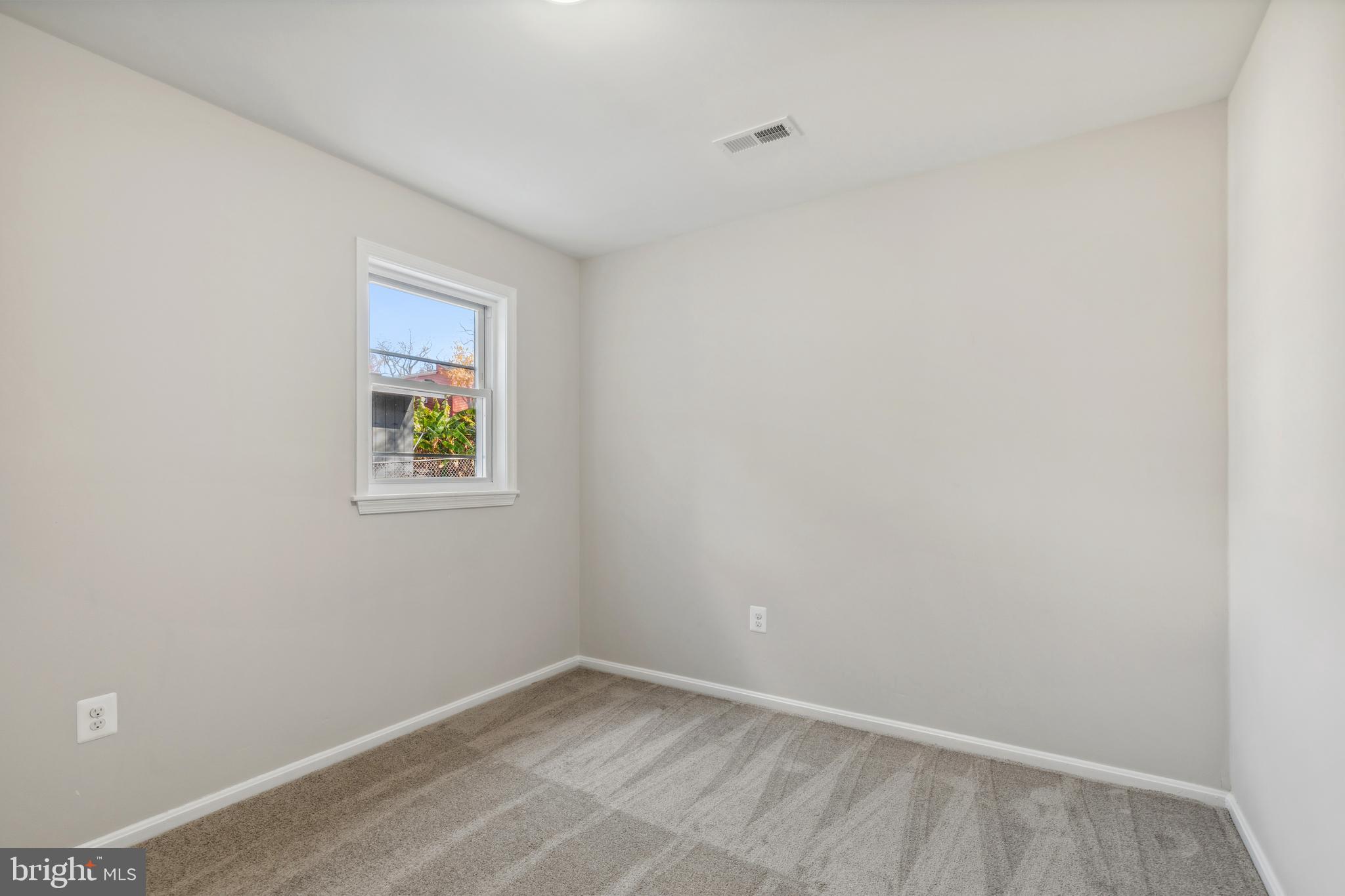 WOODLAND BEACH - Residential