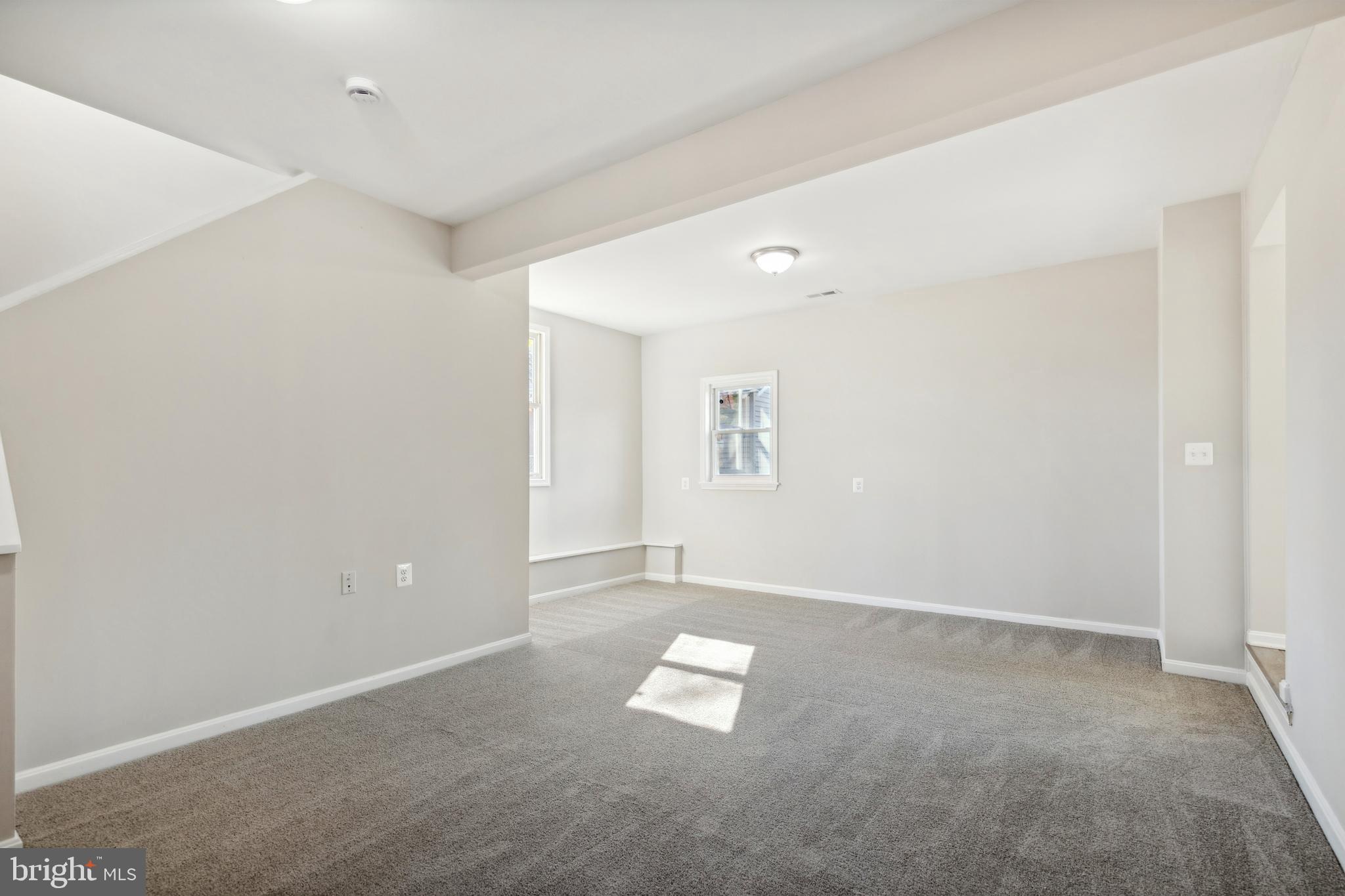 WOODLAND BEACH - Residential