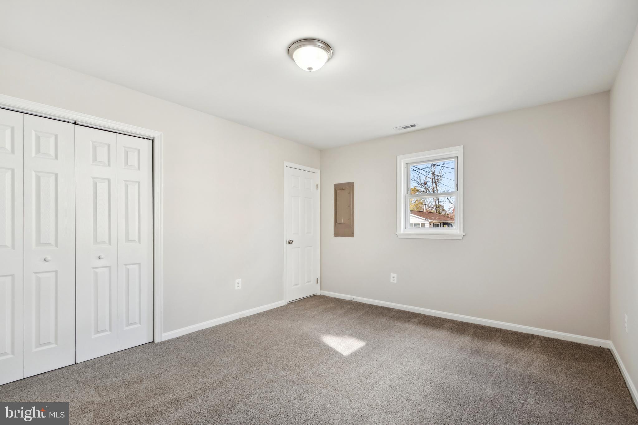 WOODLAND BEACH - Residential