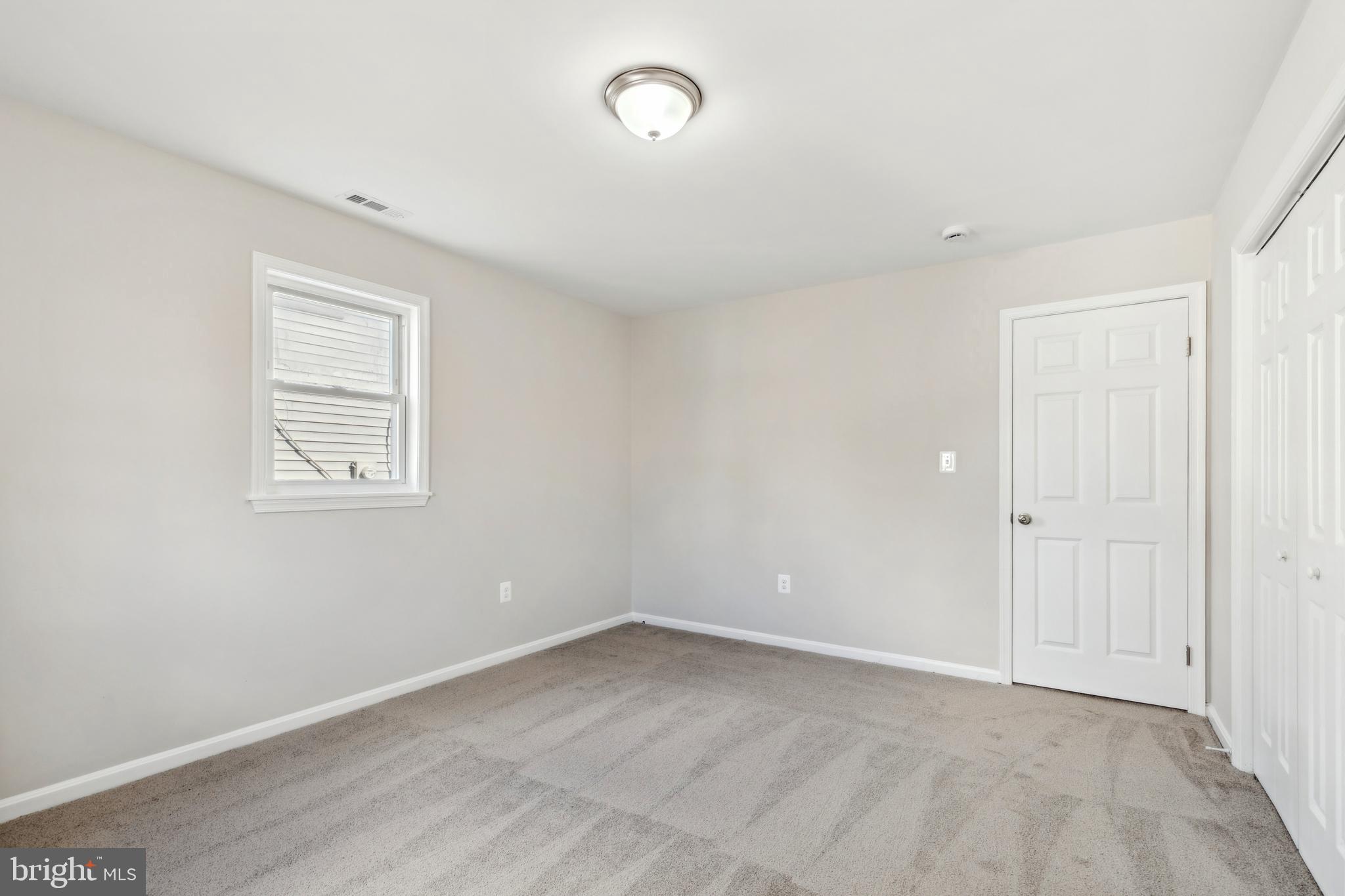 WOODLAND BEACH - Residential