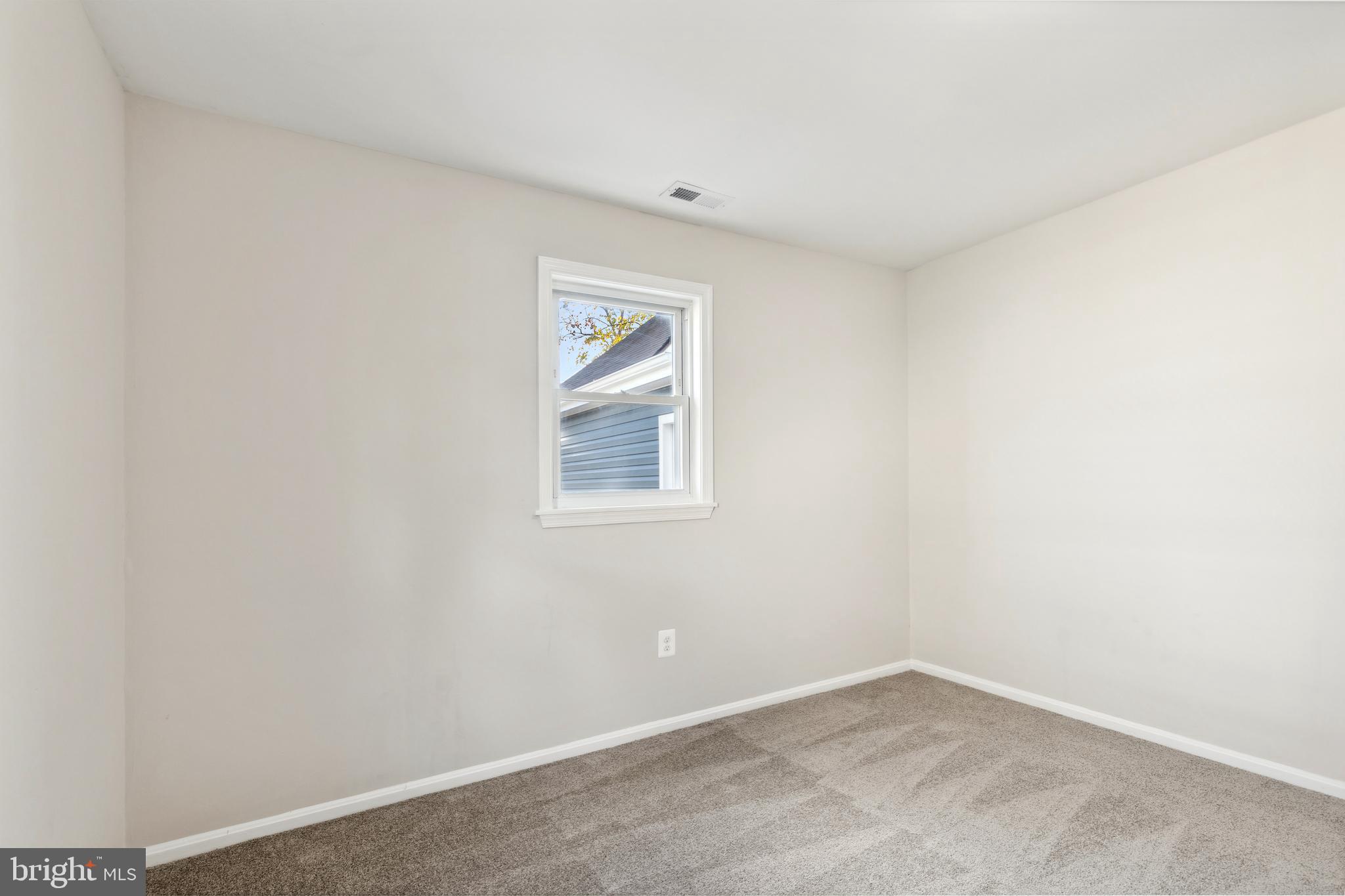 WOODLAND BEACH - Residential