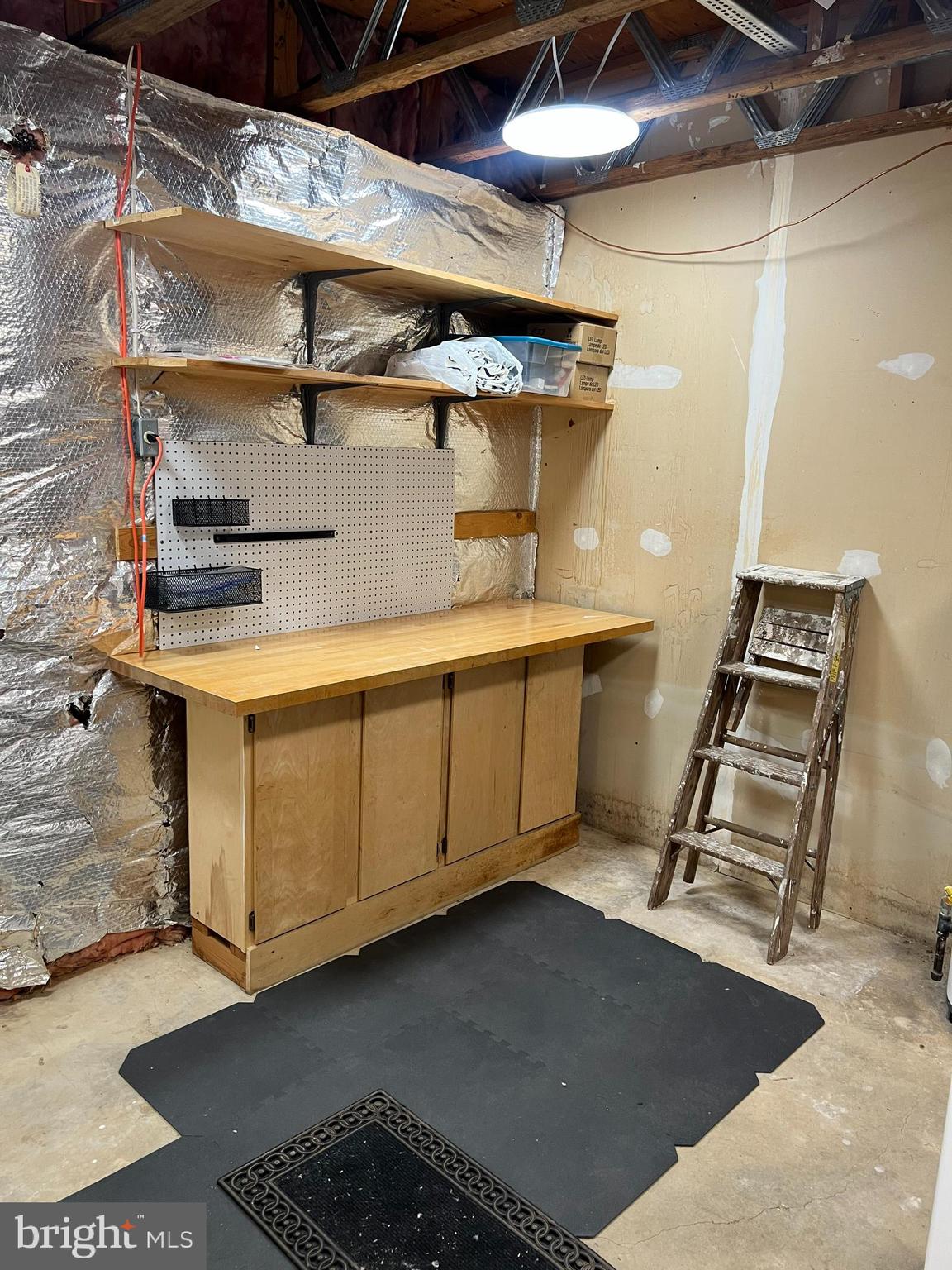 KINGS PARK WEST - Residential Lease