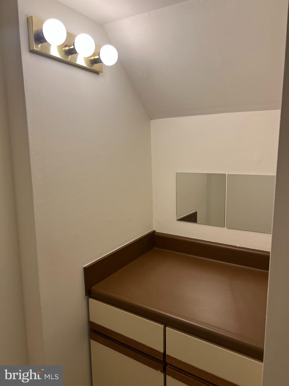 KINGS PARK WEST - Residential Lease