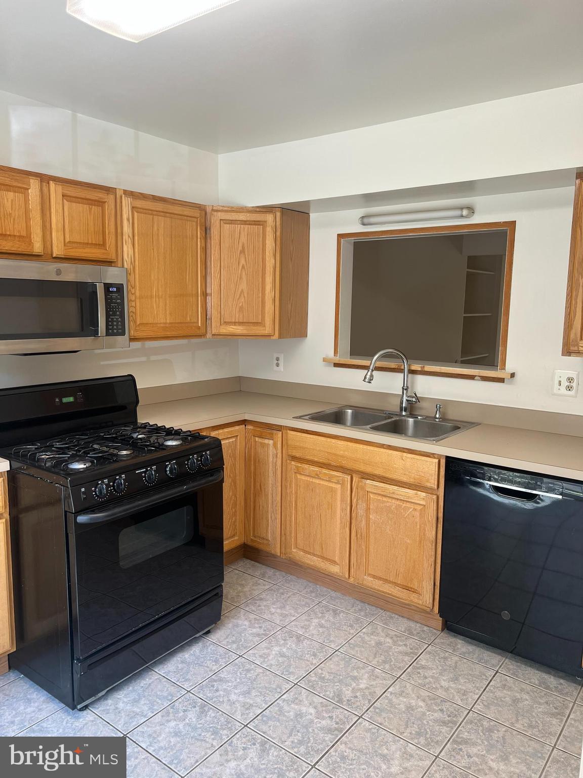 KINGS PARK WEST - Residential Lease