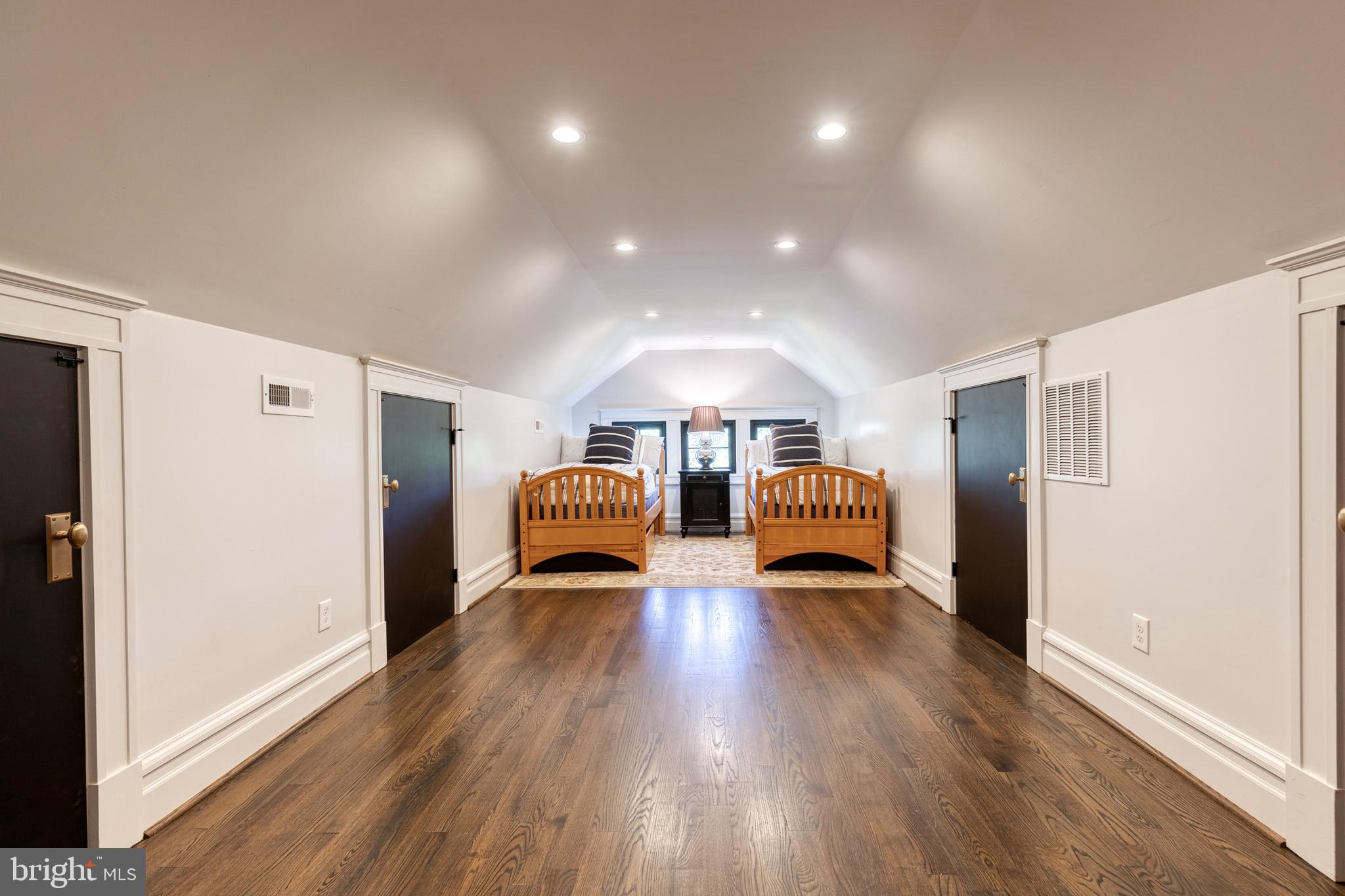 ROLAND PARK - Residential