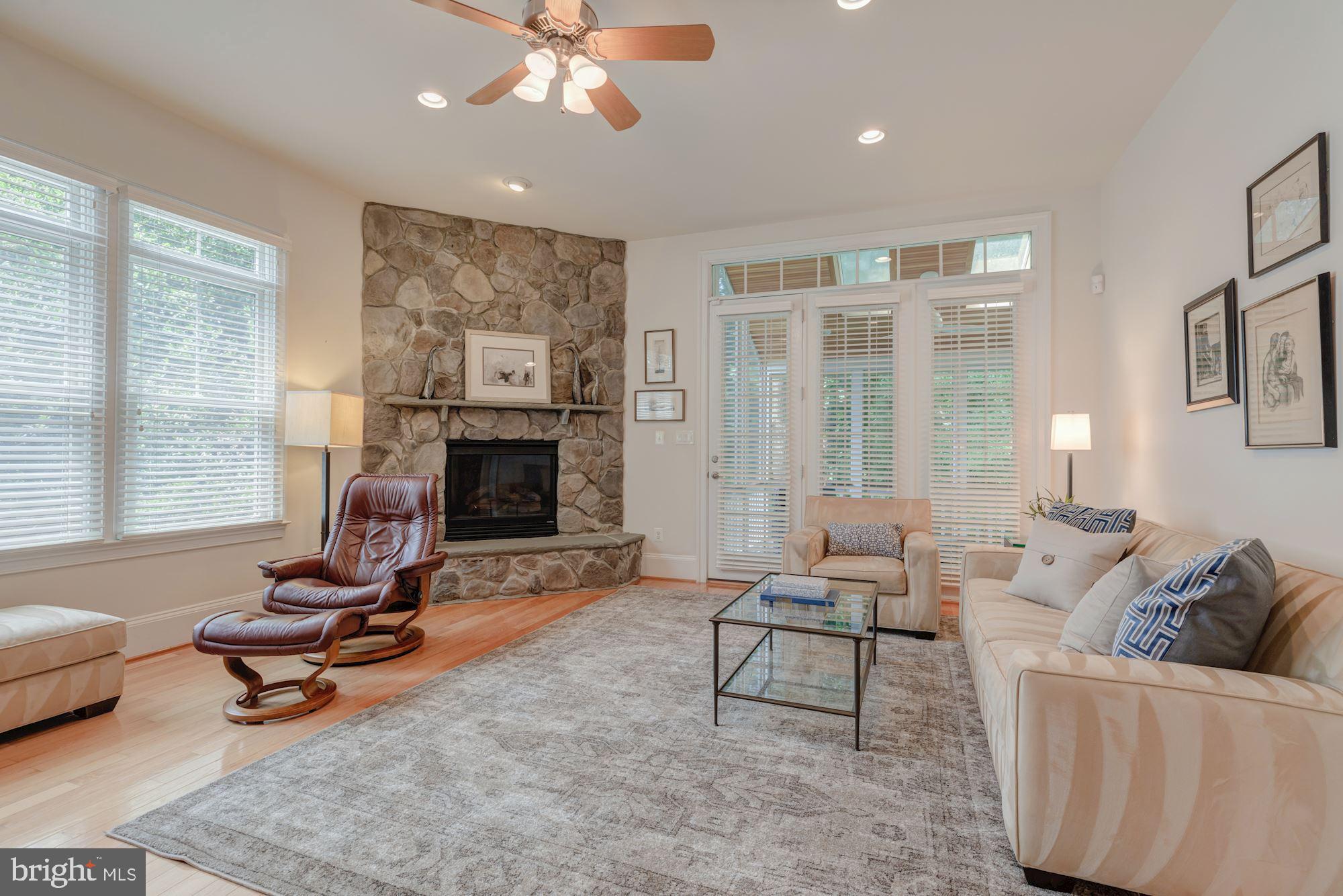 COUNTRY CLUB MANOR - Residential