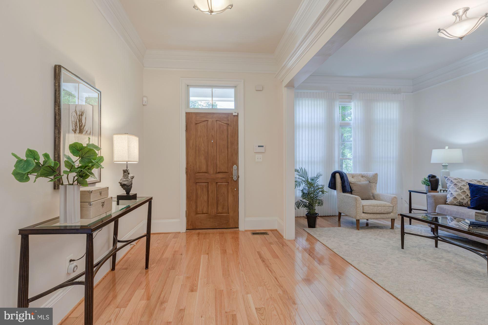 COUNTRY CLUB MANOR - Residential