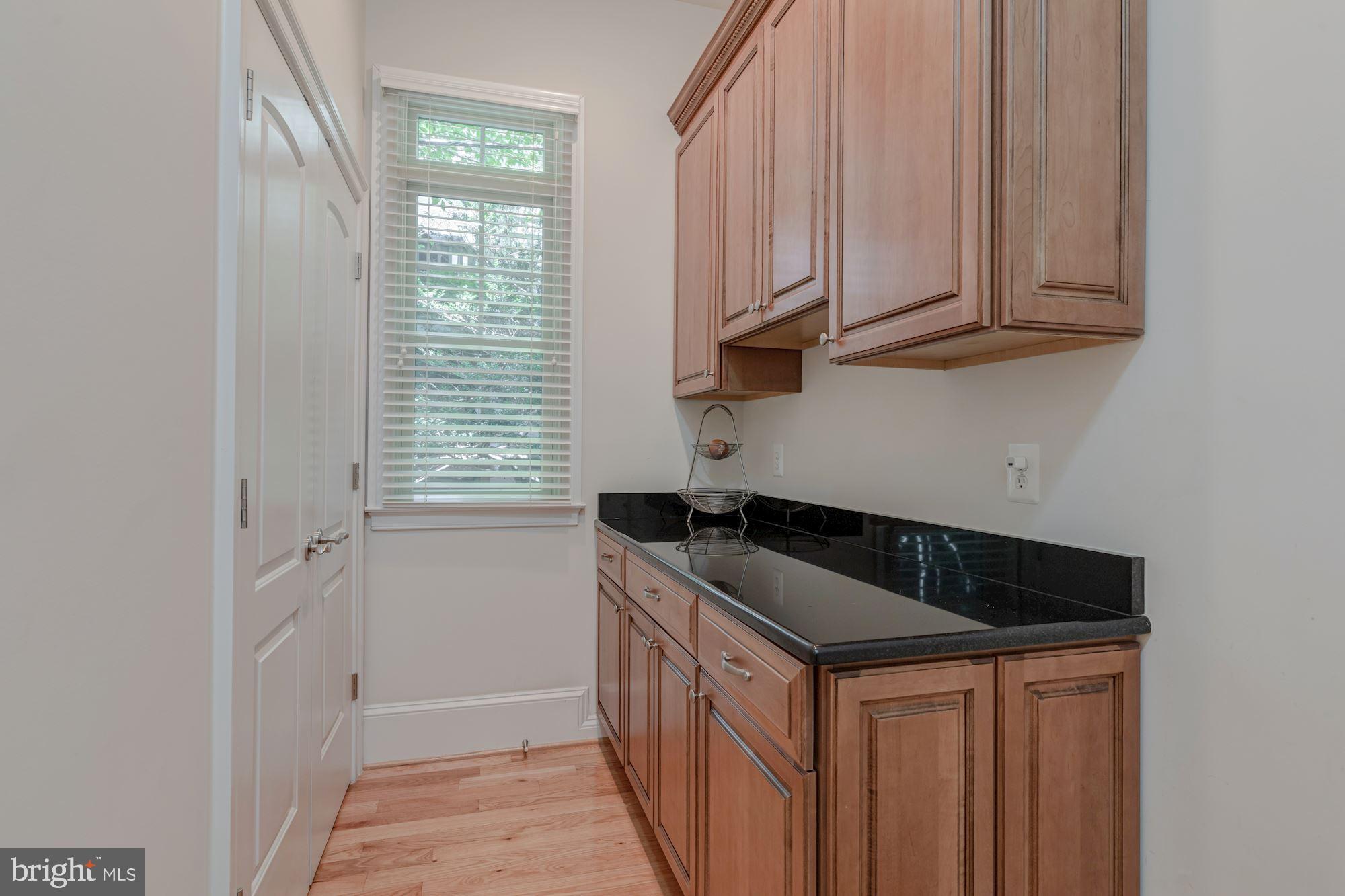 COUNTRY CLUB MANOR - Residential