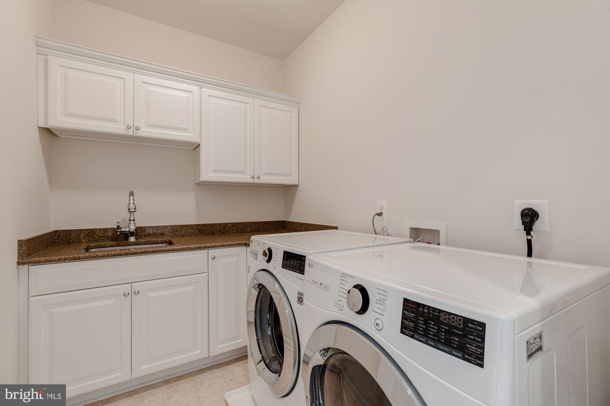 COUNTRY CLUB MANOR - Residential