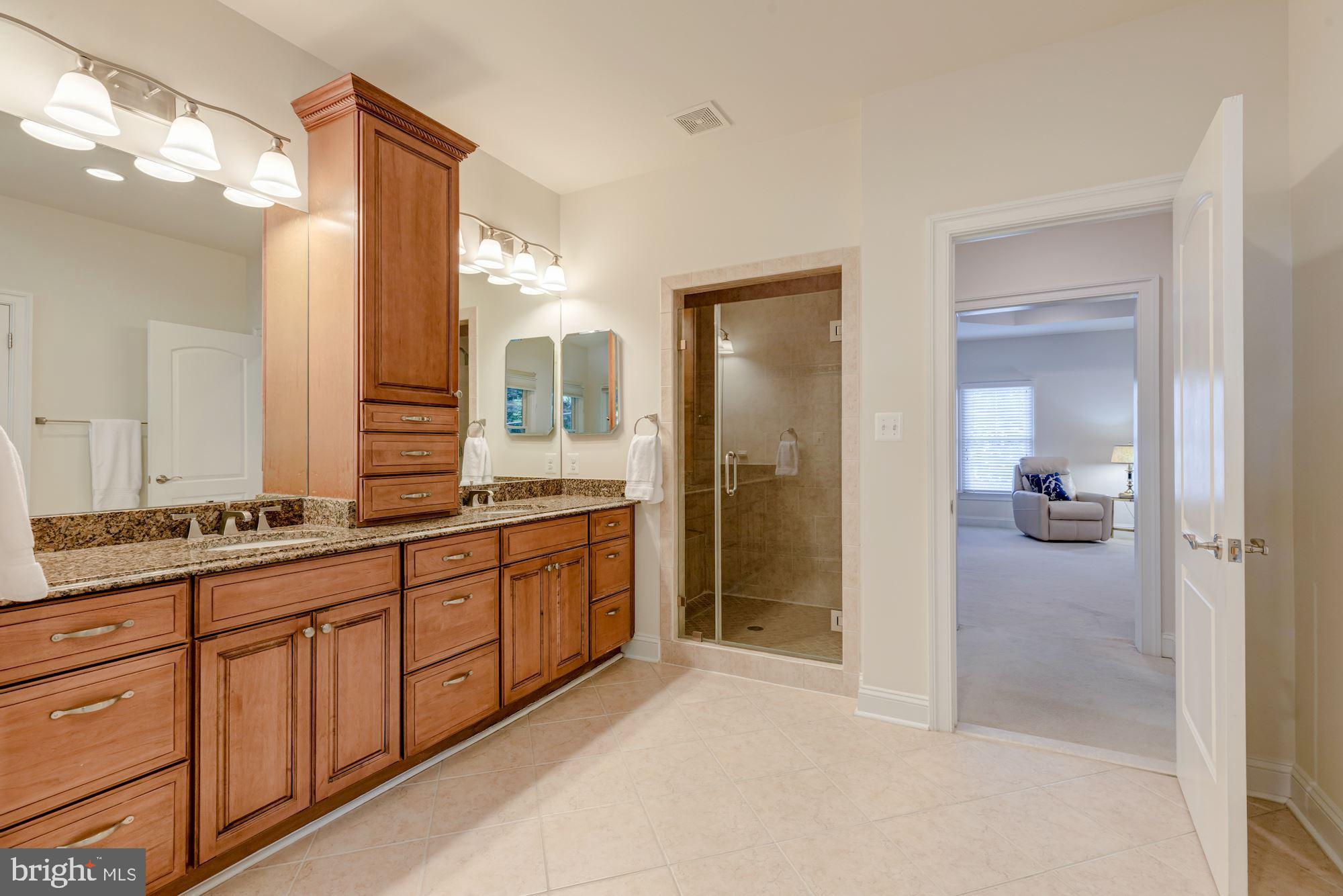 COUNTRY CLUB MANOR - Residential